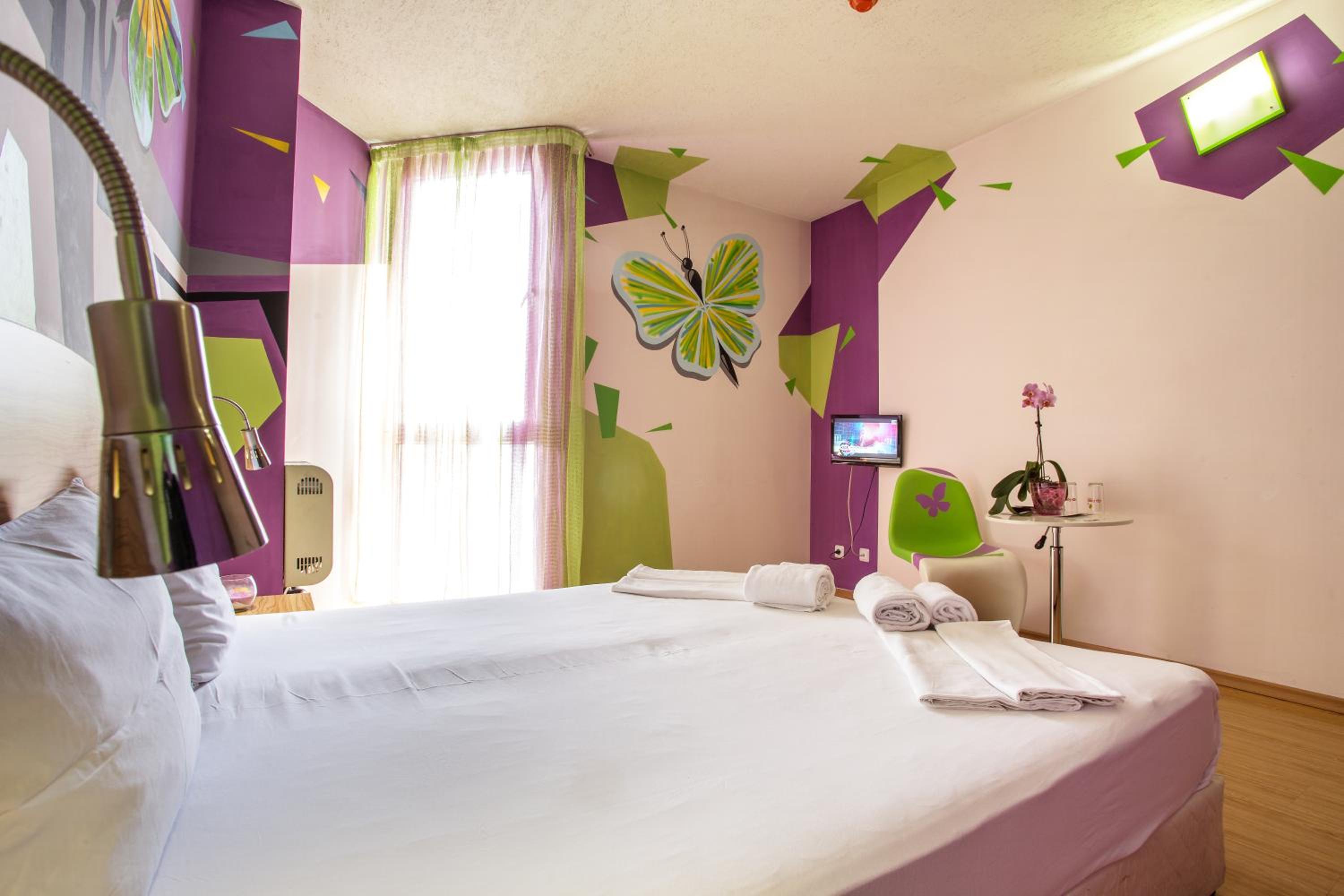 Economy Twin Room photo 3
