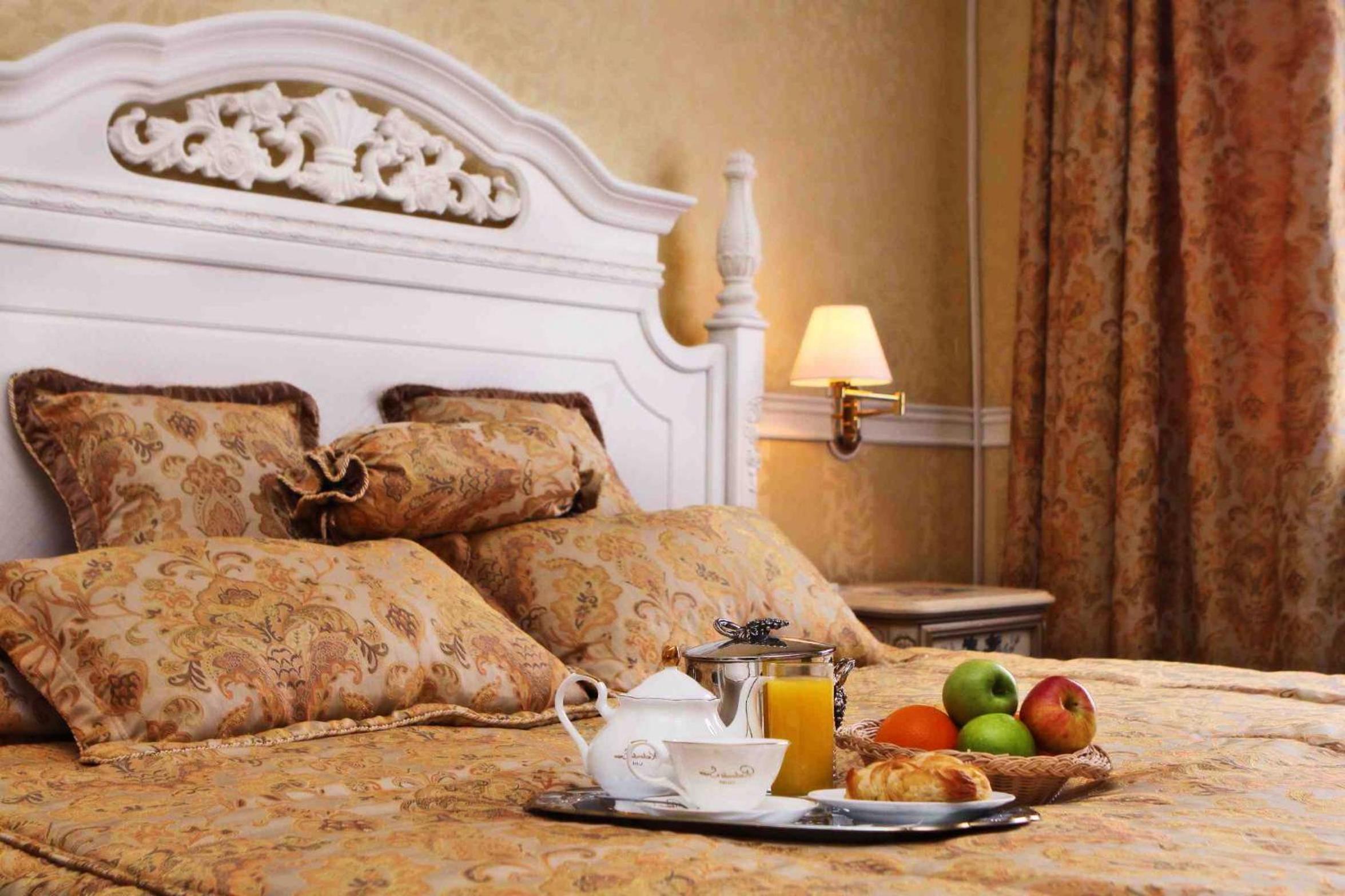 Executive Suite - Photo 1