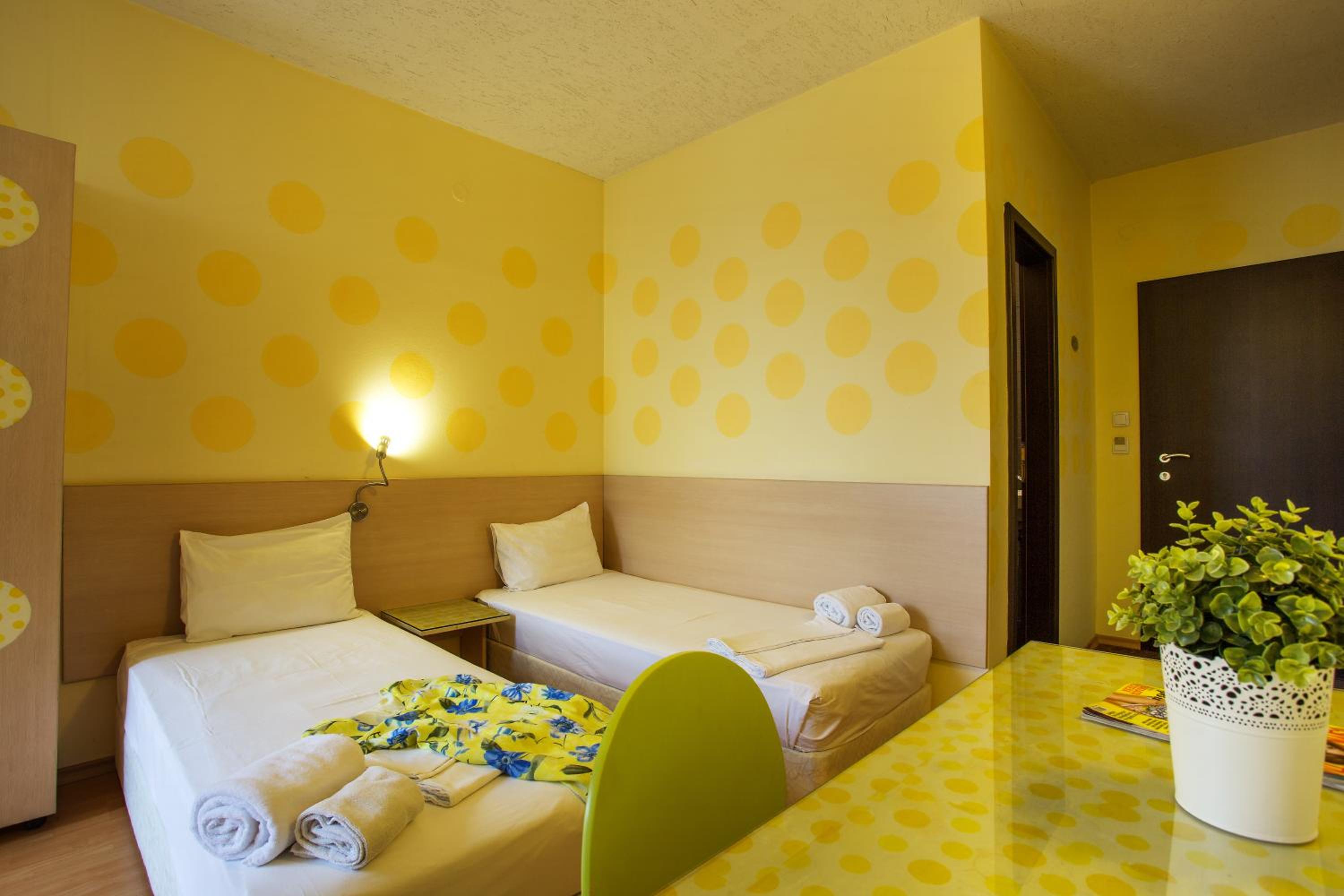 Economy Twin Room photo 2