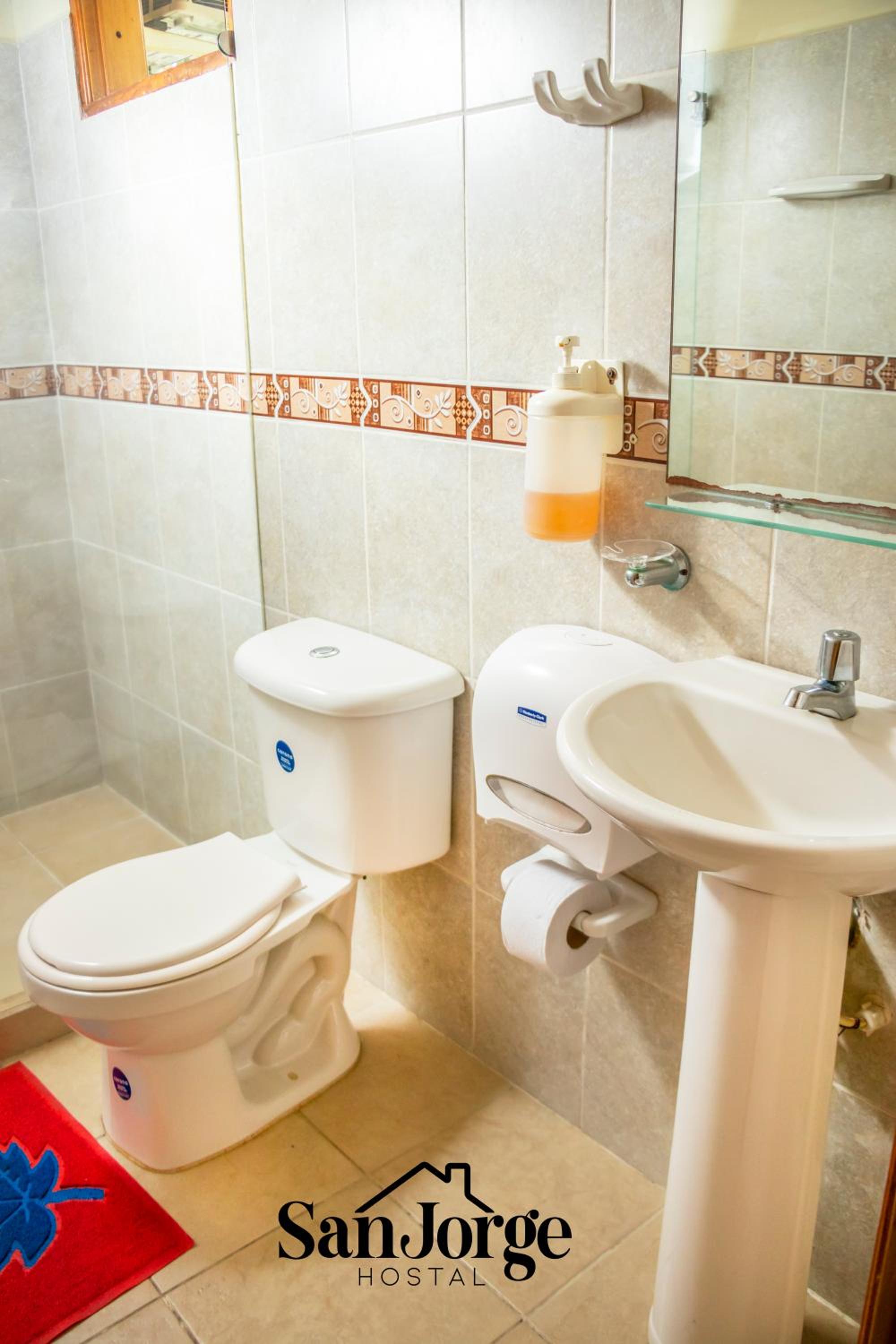 Family Room with Private Bathroom photo 2