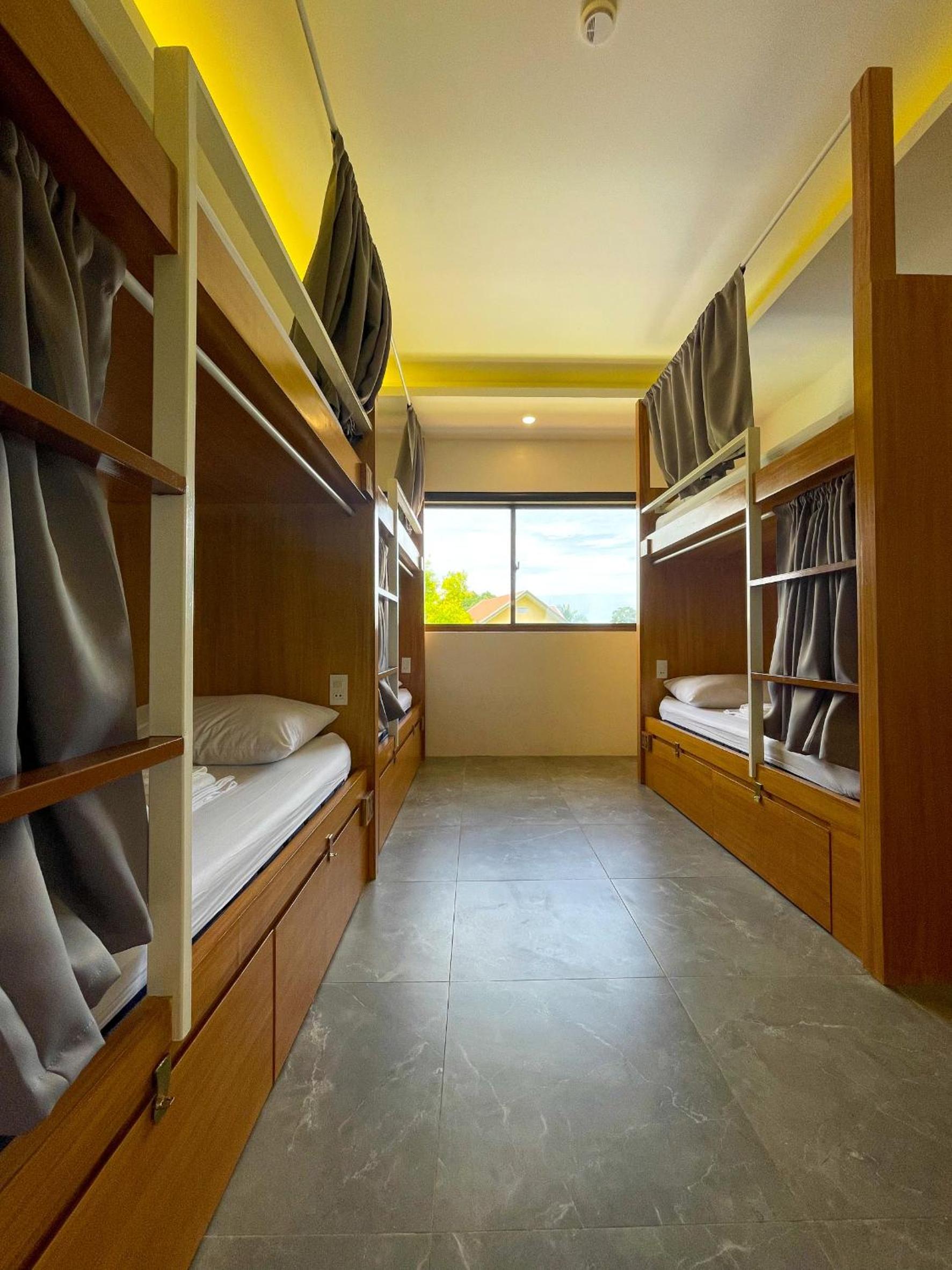 8-Bed Mixed Dormitory Room photo 1