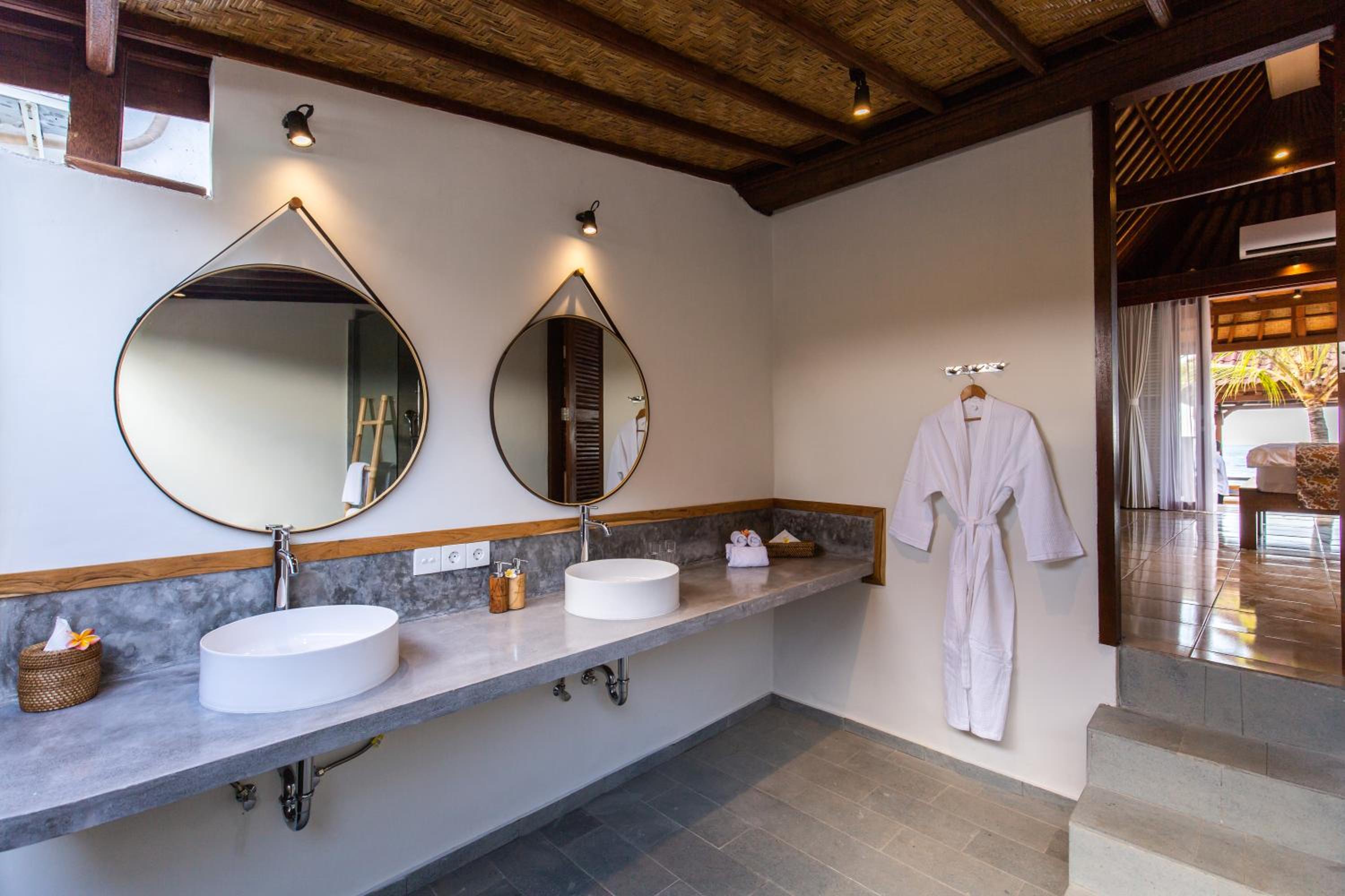 Superior Double or Twin Room with Sea View - Photo 3