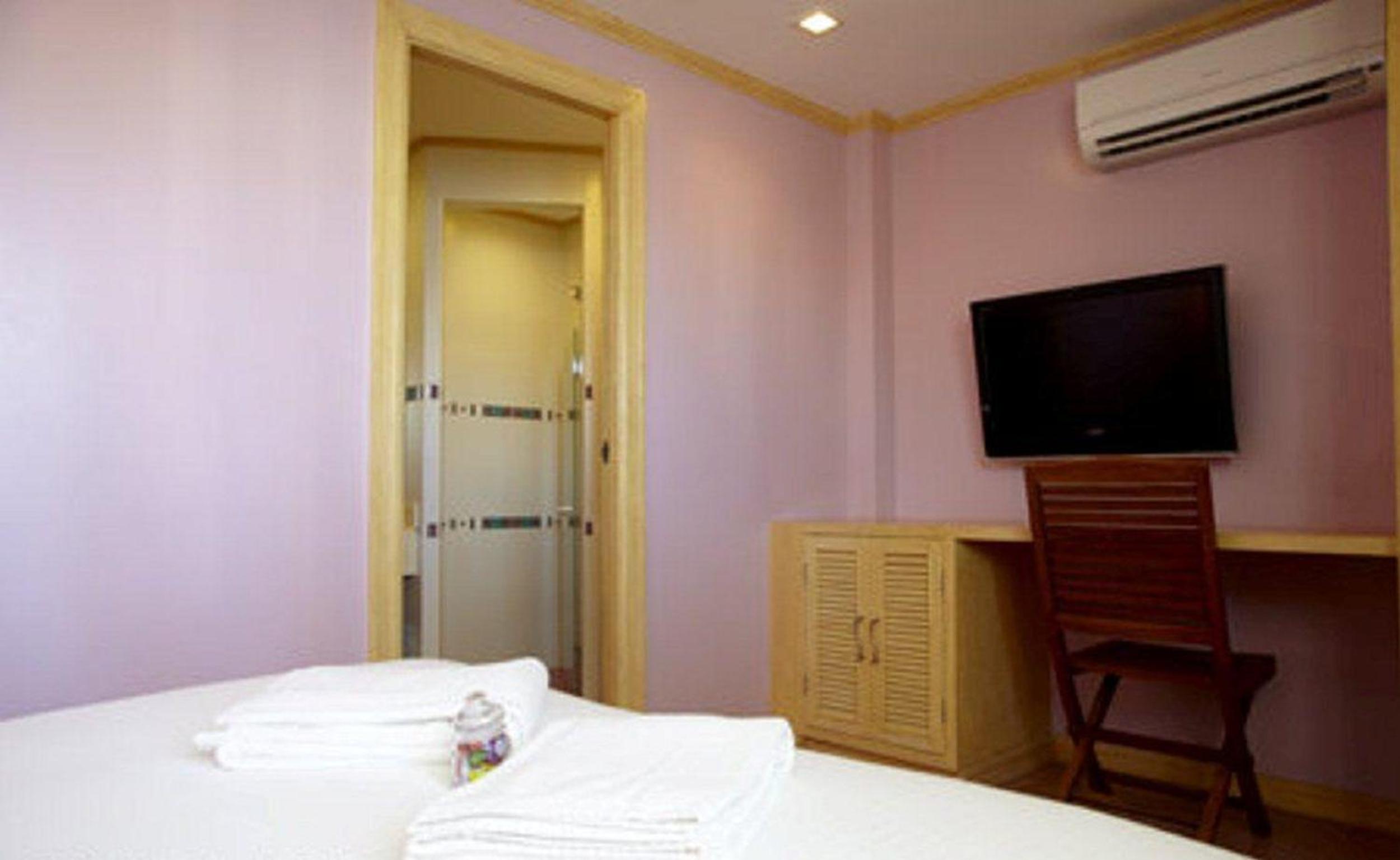 Deluxe Room - Photo 2