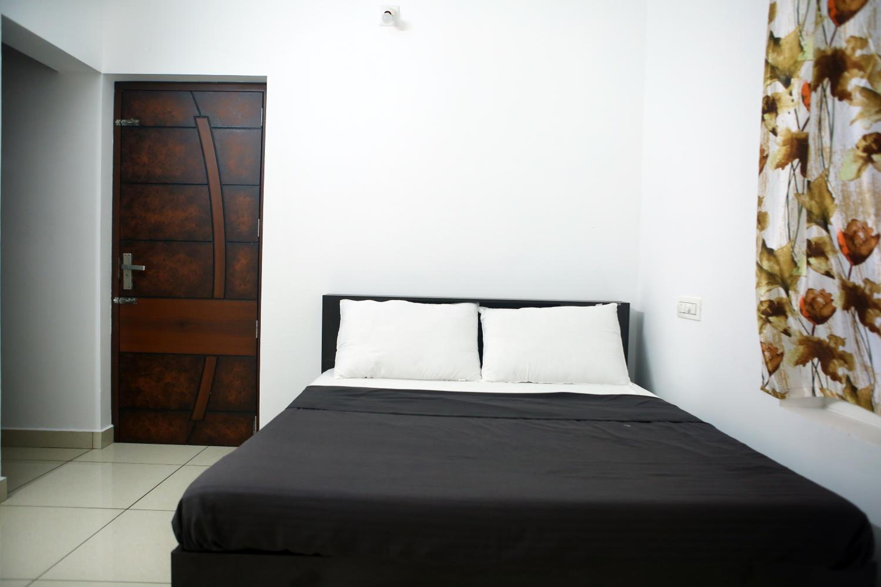 One-Bedroom Apartment photo 3