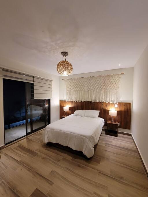 Four-Bedroom House - Photo 7