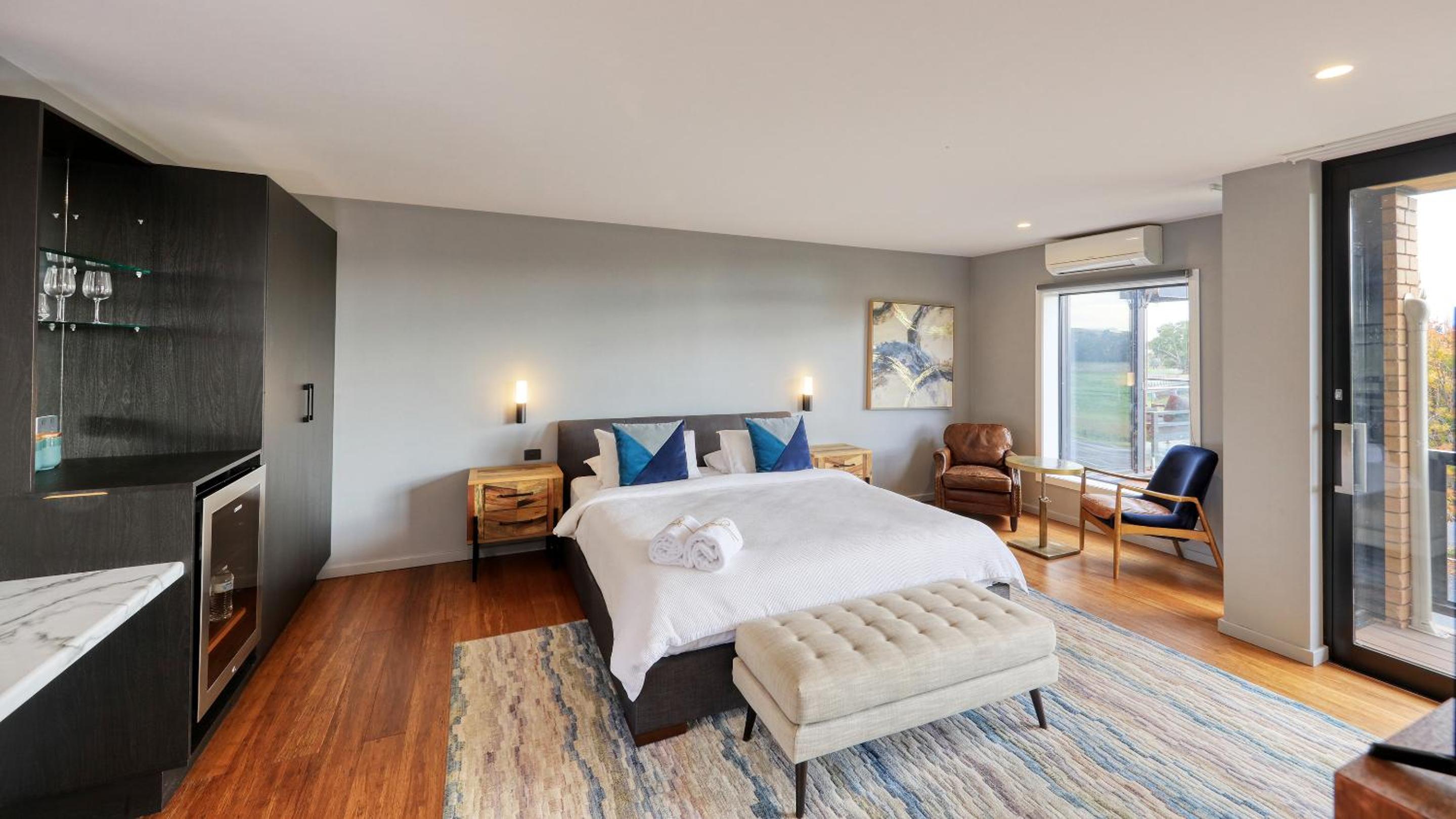 Deluxe King Suite - Photo 1