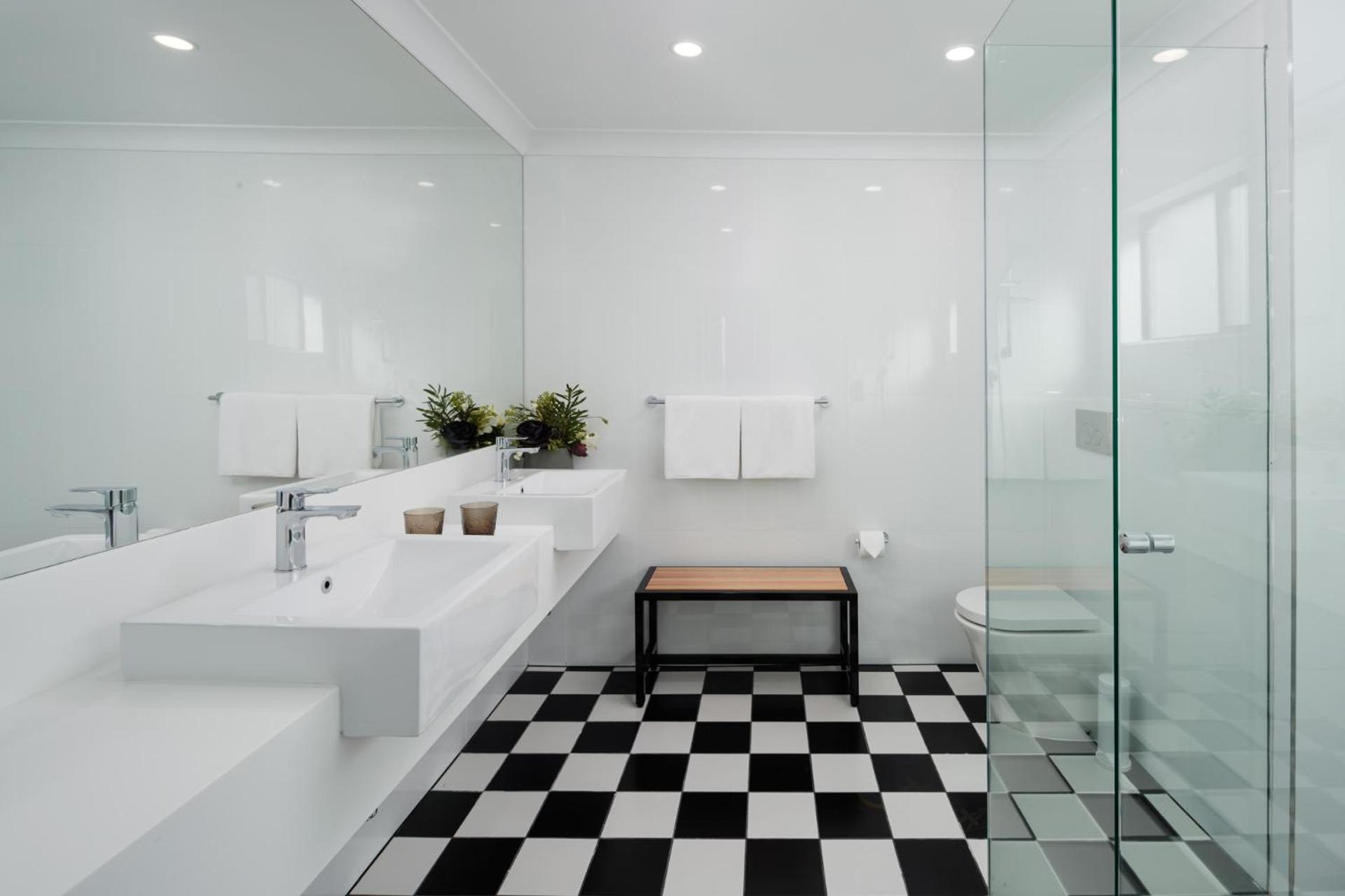 Manor King Room - Photo 9