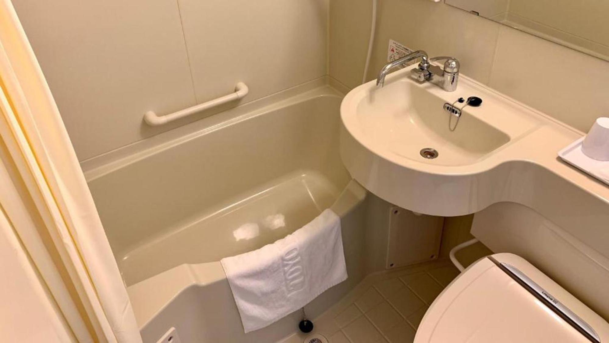 Twin Room - Non-Smoking - Photo 2