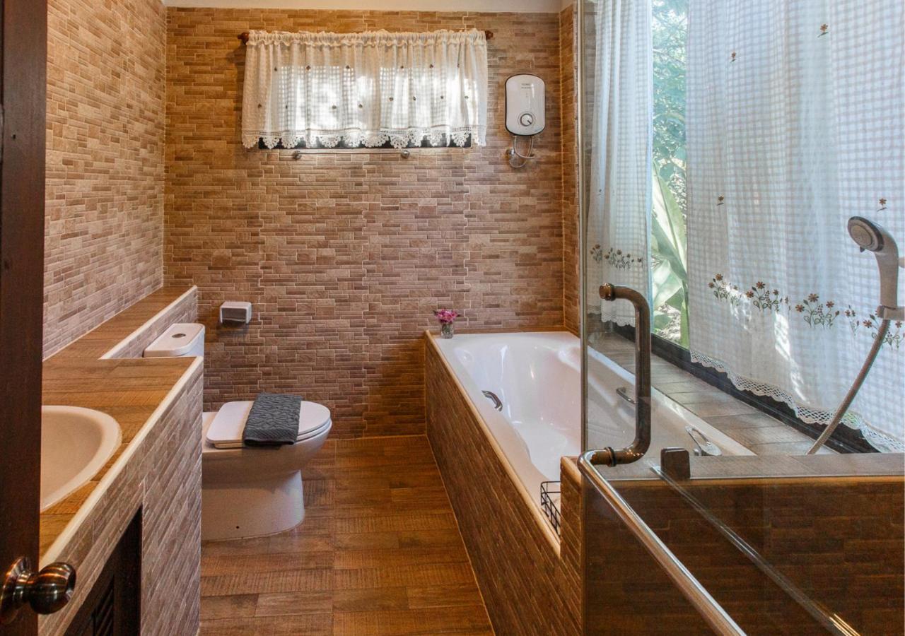 One-Bedroom House - Photo 9