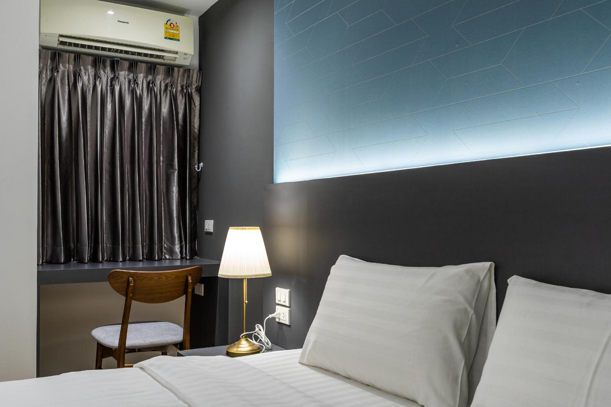 Standard King Room photo 3