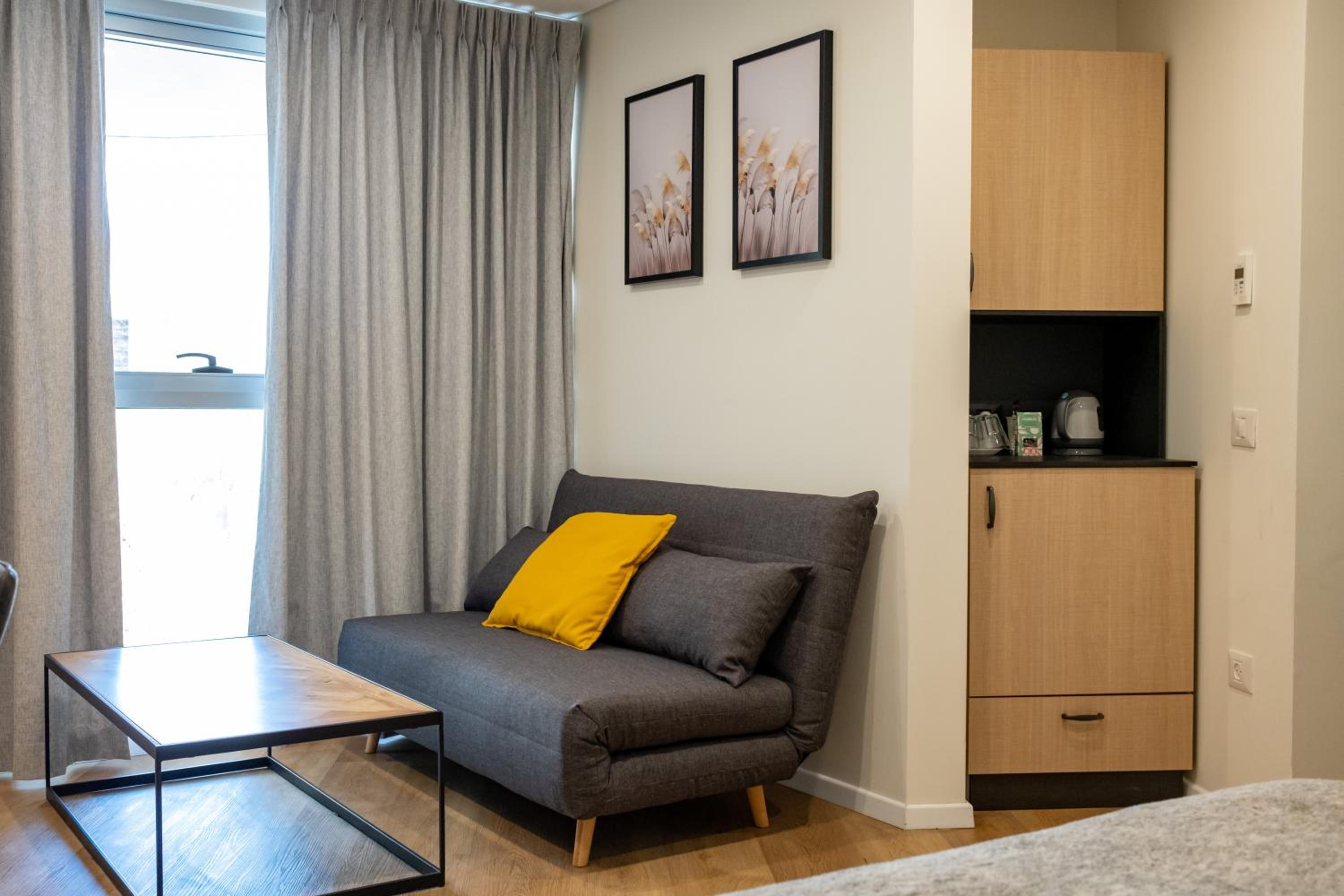 Family Room - Photo 2