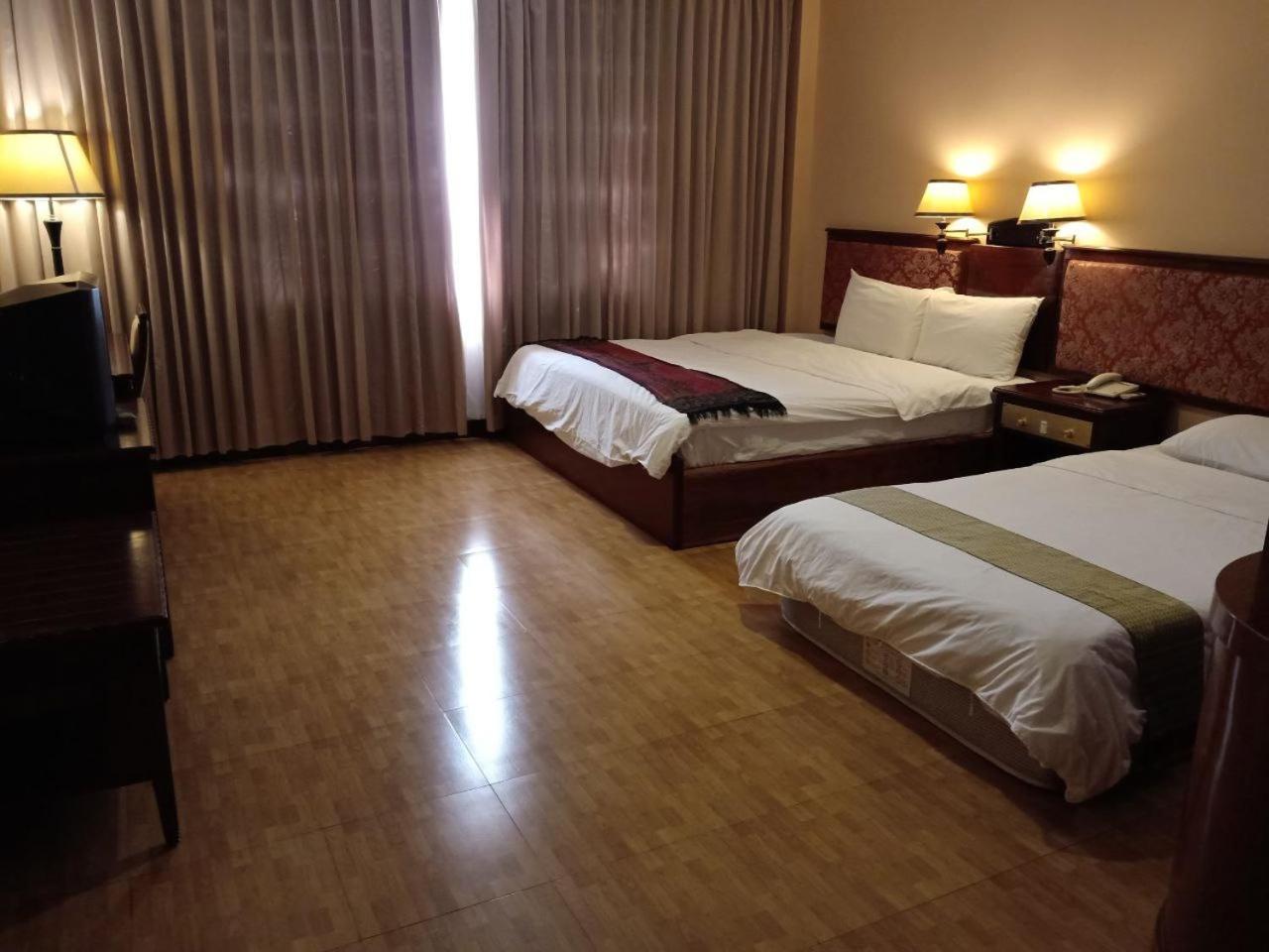 Deluxe Family Room - Photo 2