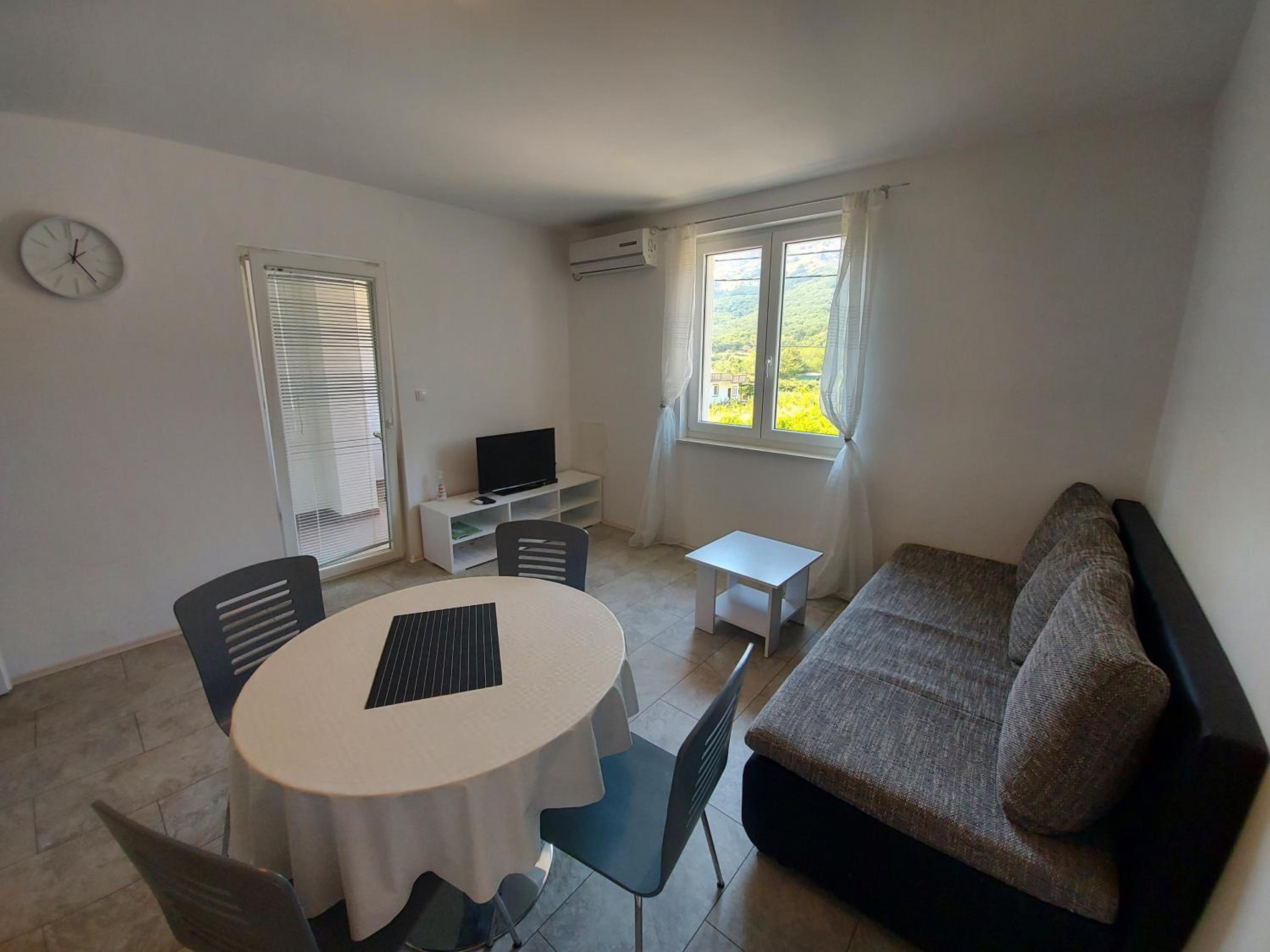 One-Bedroom Apartment with Balcony photo 1