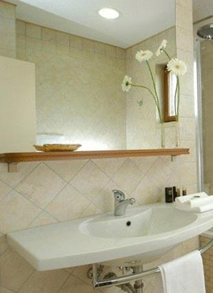 Classic Double or Twin Room - Photo 5