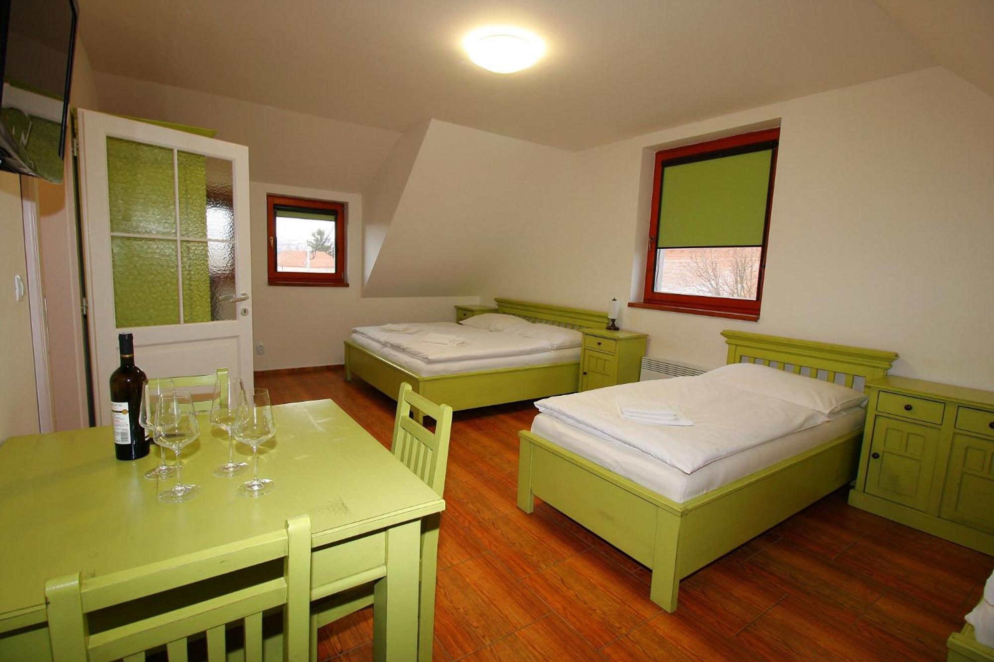 Quadruple Room with Private Bathroom photo 2