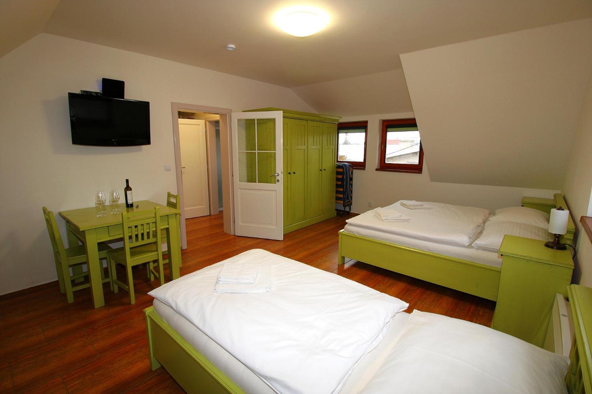 Quadruple Room with Private Bathroom photo 1