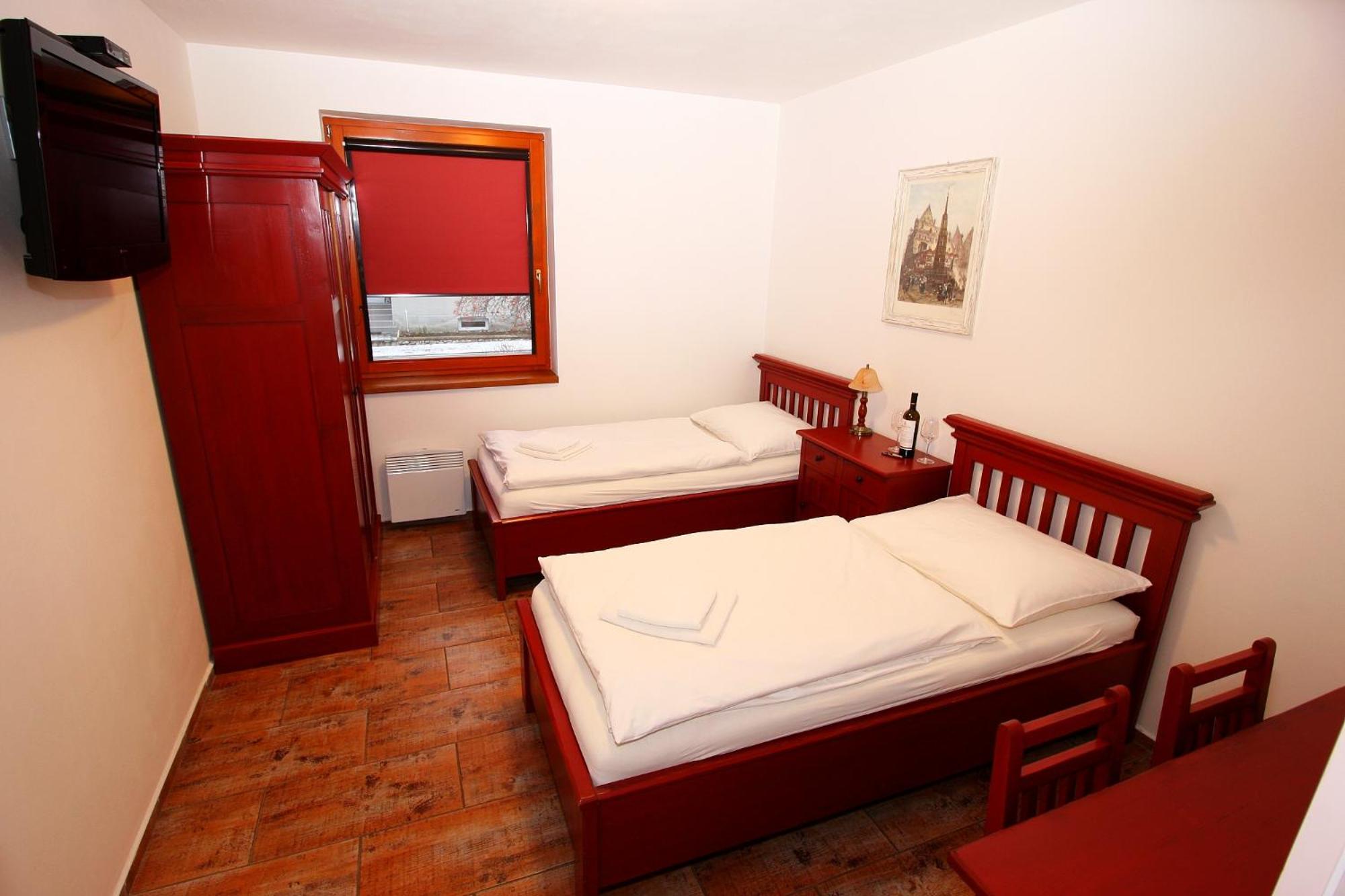 Twin Room with Private Bathroom photo 1