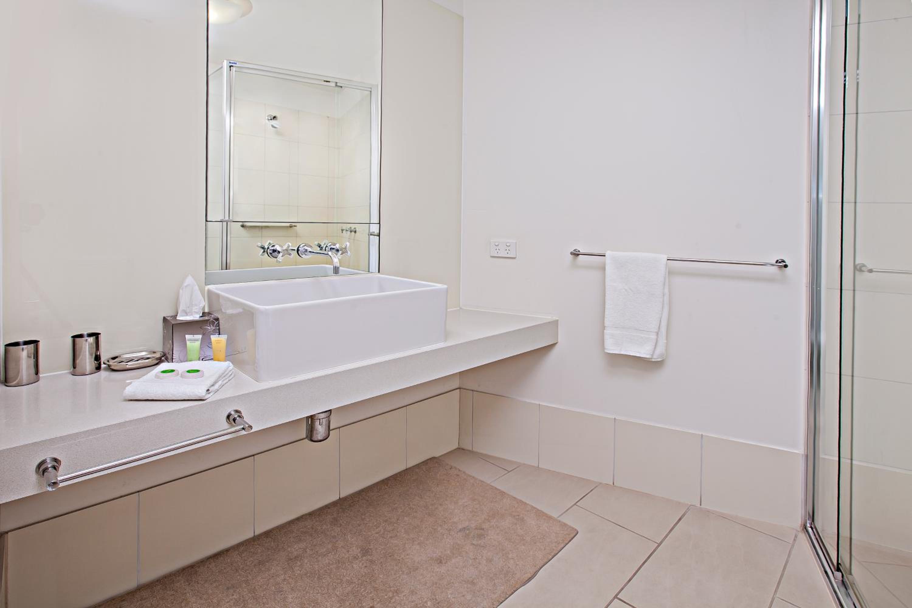 Two Bedroom One Bathroom Terrace Apartment thumbnail 5