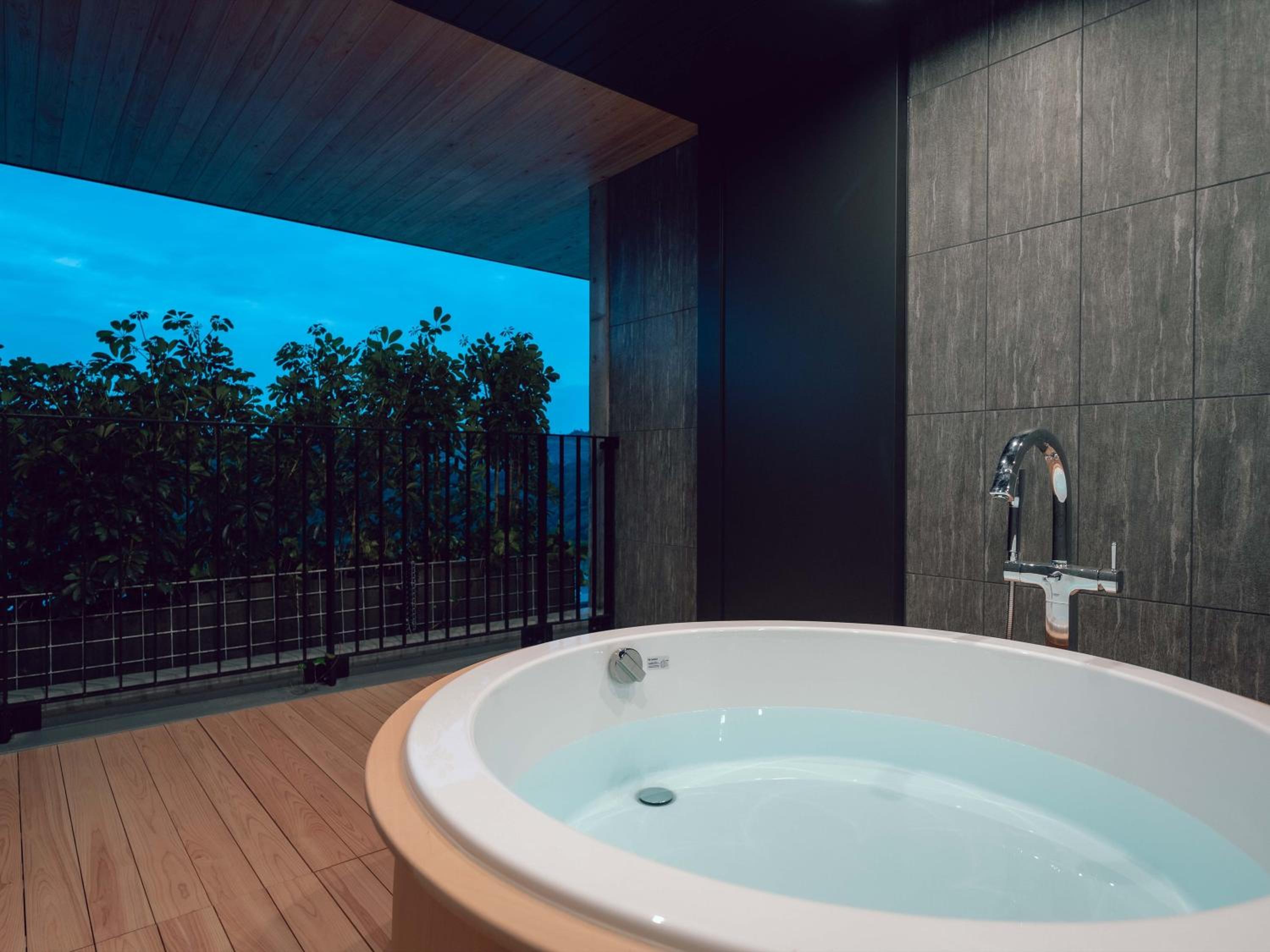 Suite with Open Air Bath - Photo 4