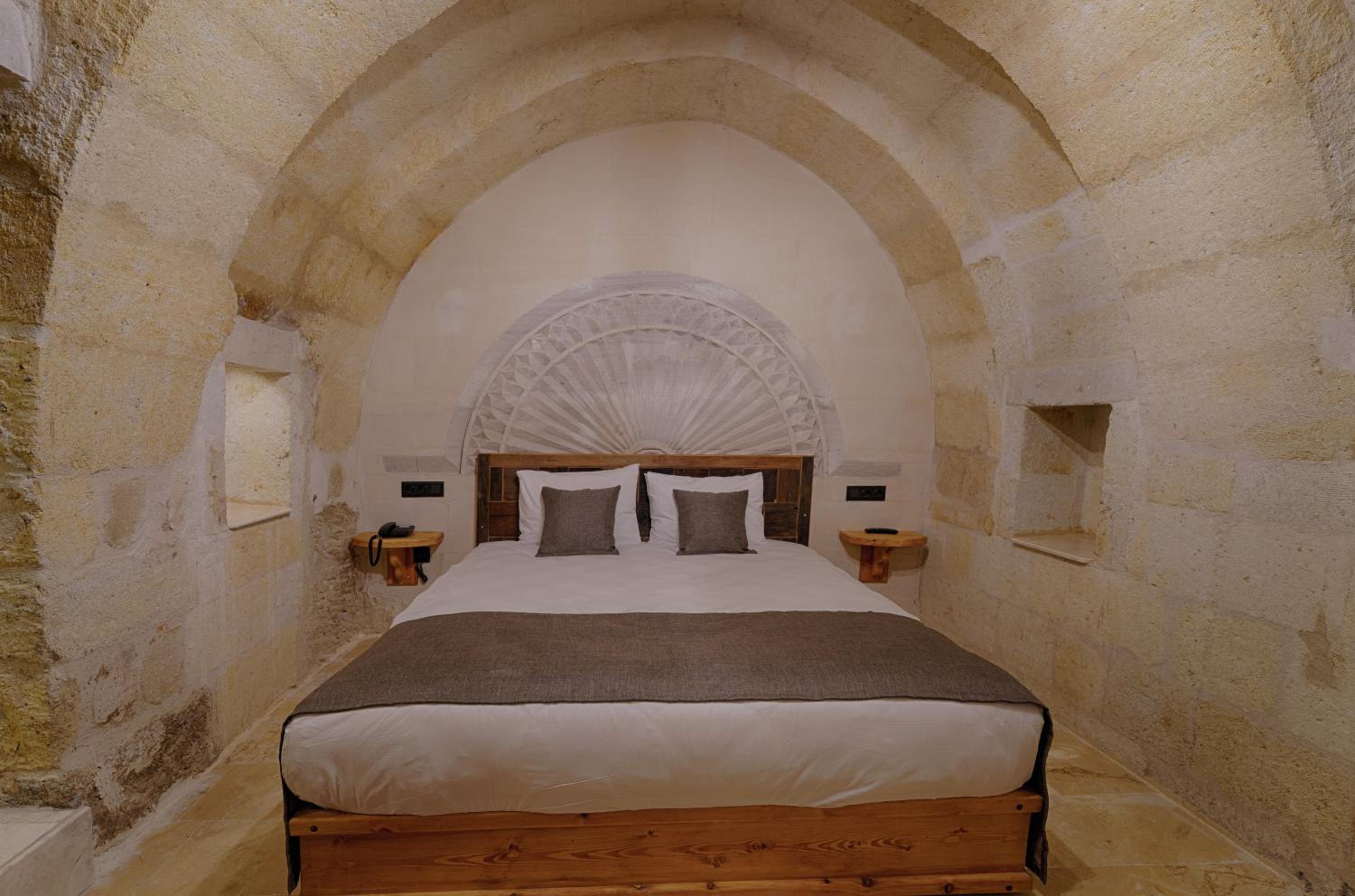 Deluxe Room - Photo 7