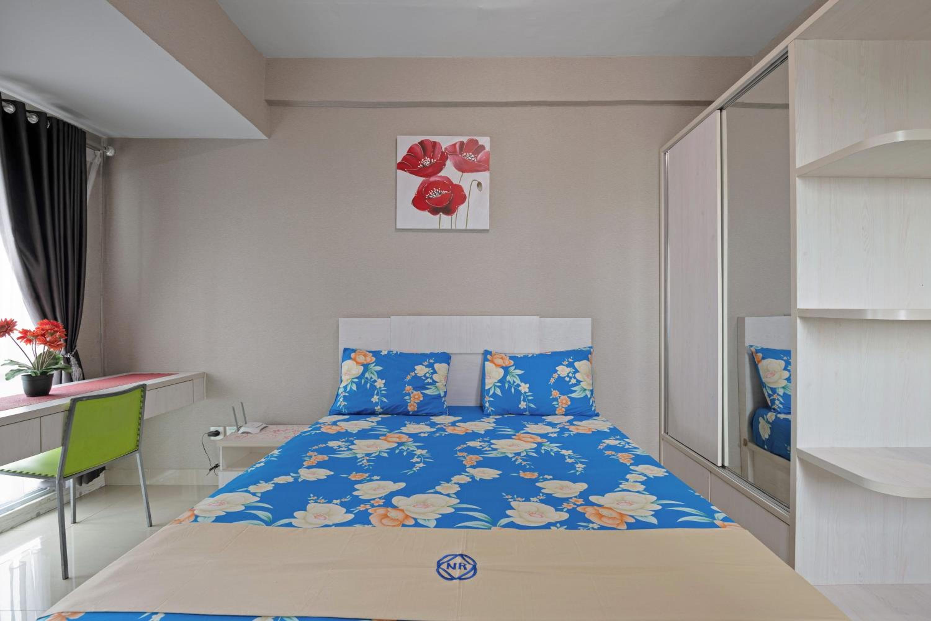 Studio Apartment - Photo 1