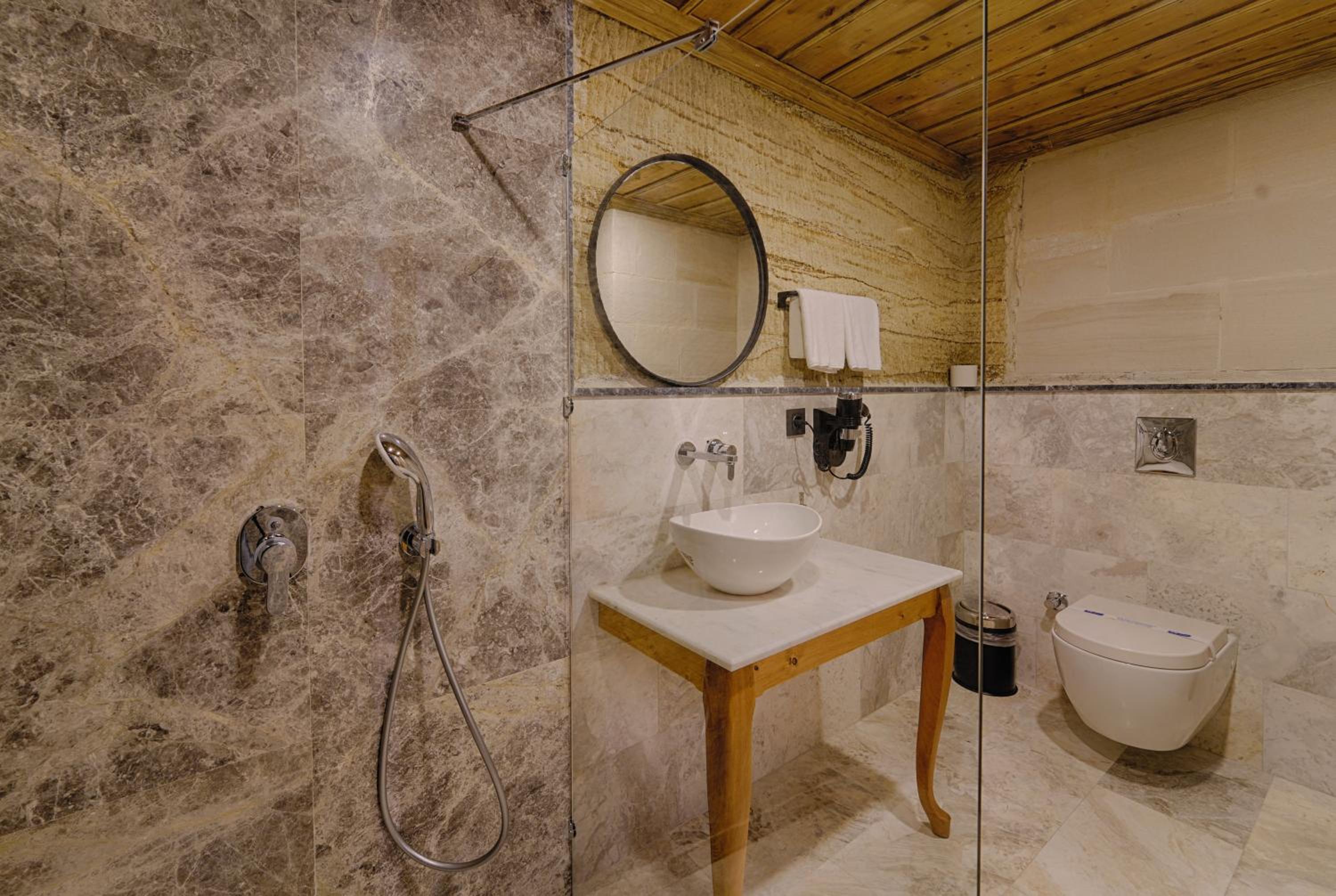 Deluxe Queen Room - Photo 4
