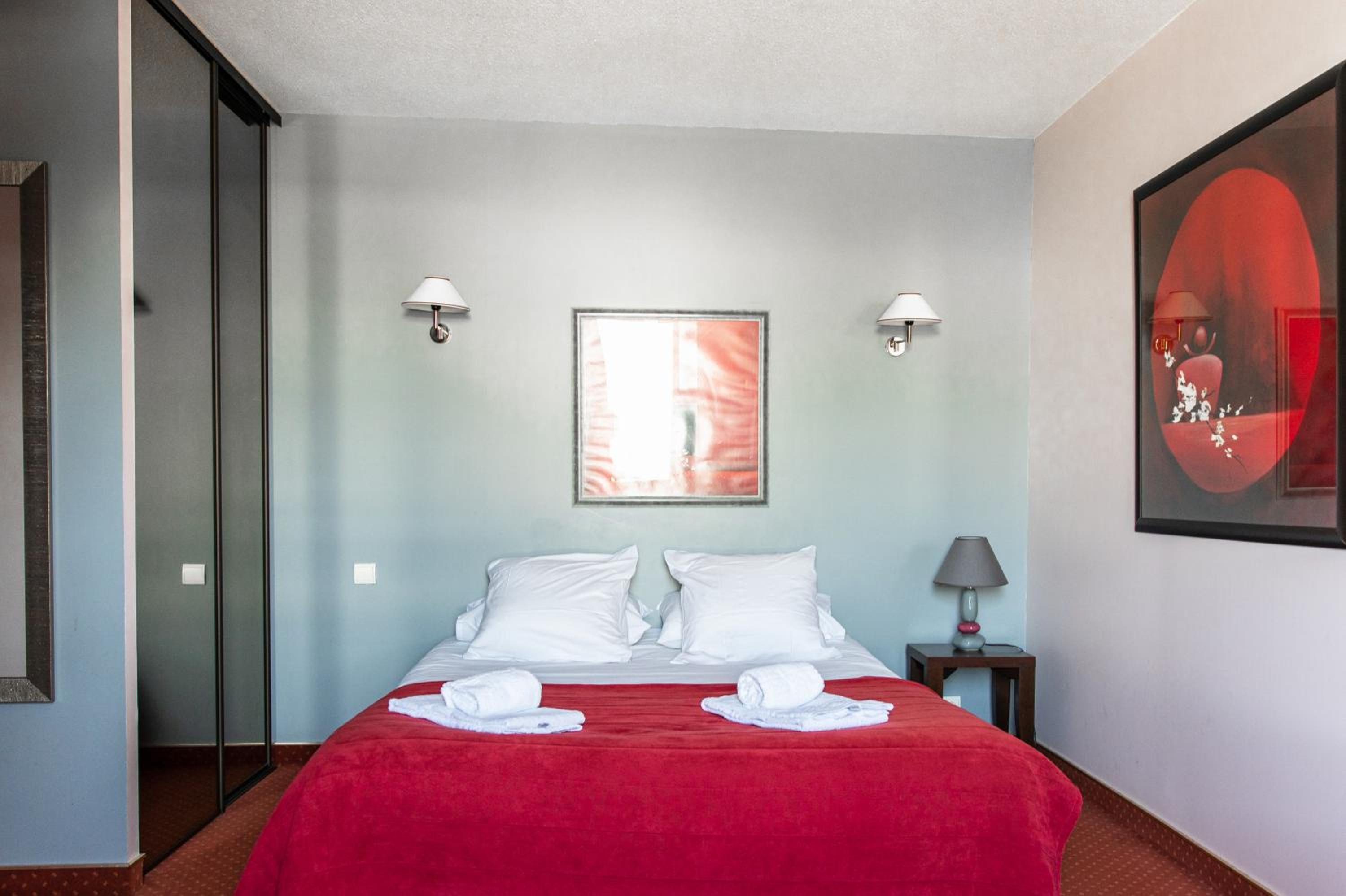 Triple Room (2 Adults + 1 Child) photo 3