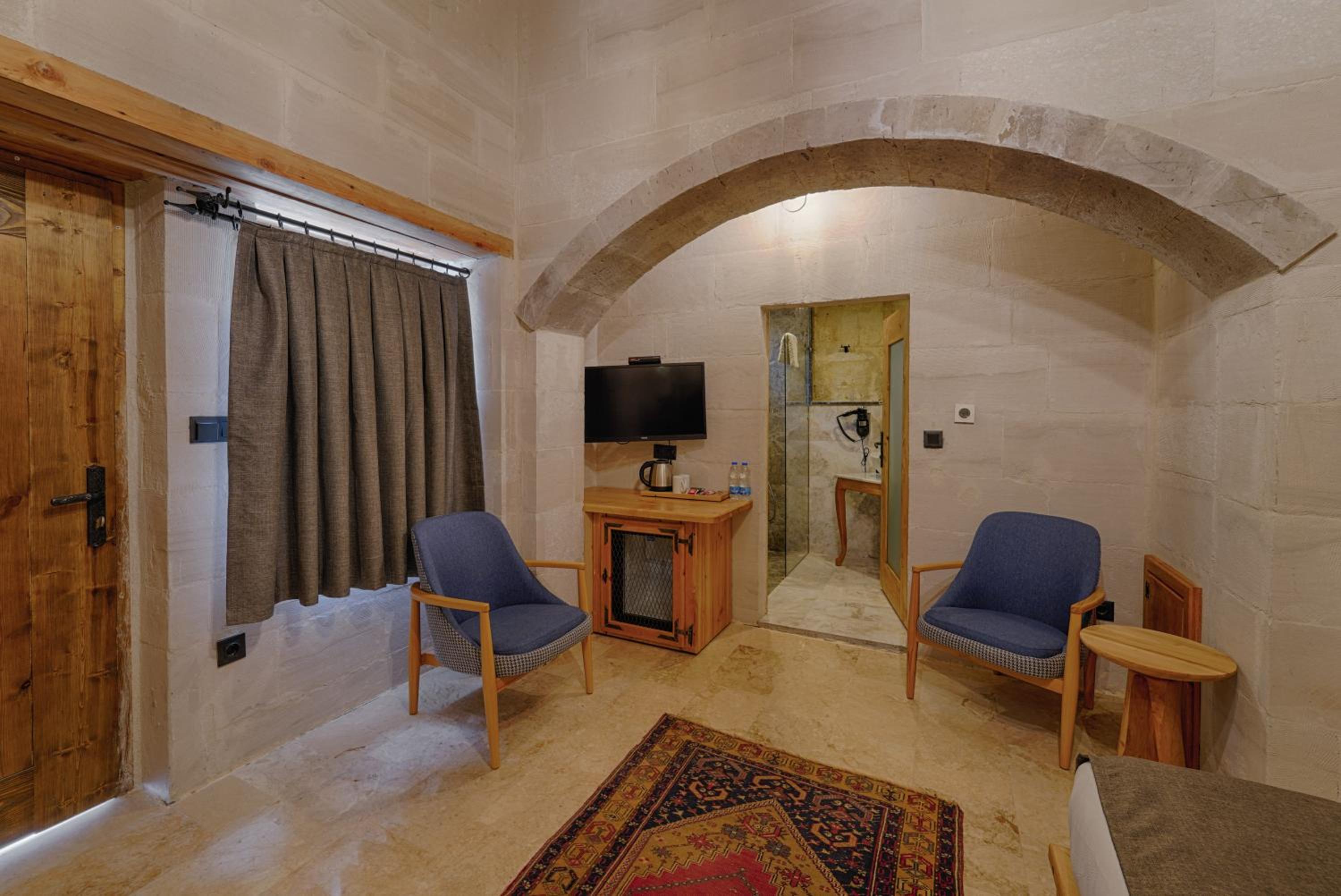 Deluxe Queen Room - Photo 2