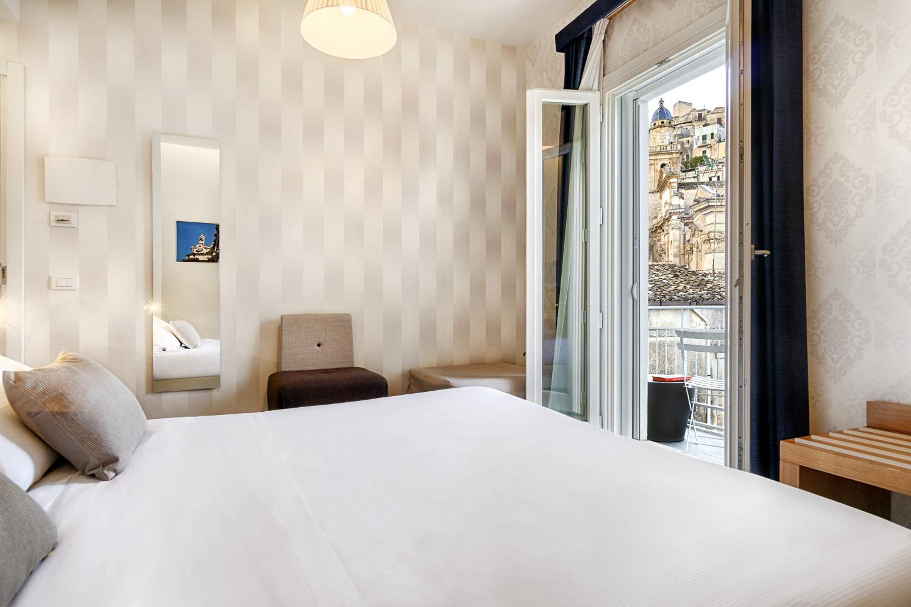 Deluxe Double or Twin Room - Photo 3