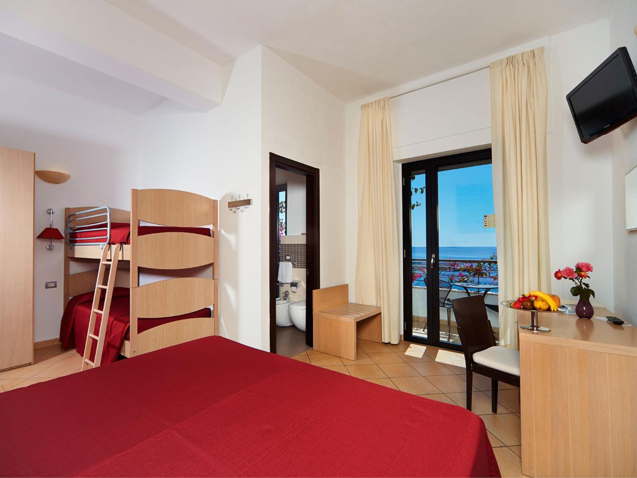 Quadruple Room with Balcony and Sea View