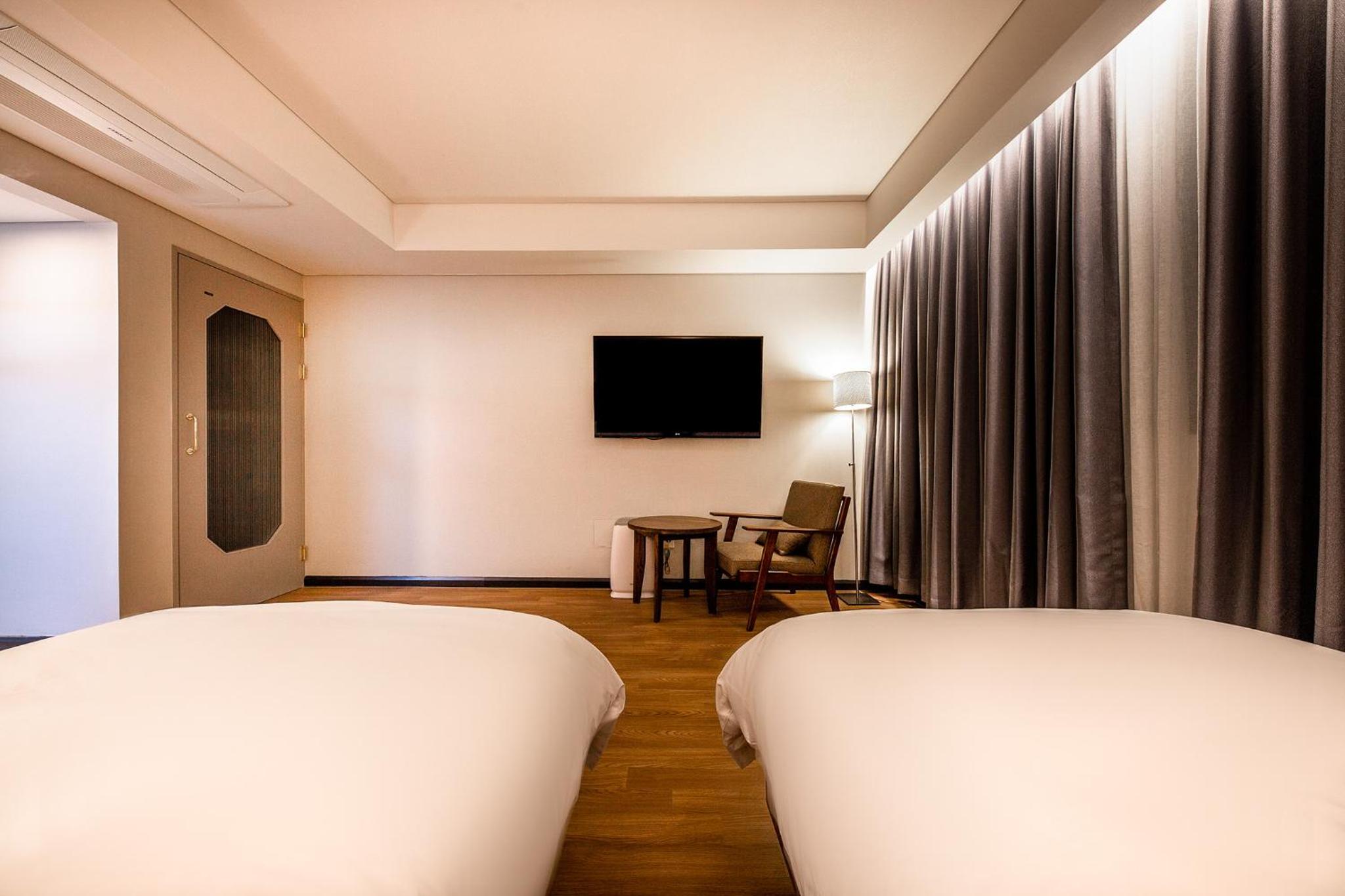 Standard Twin Room - Photo 7