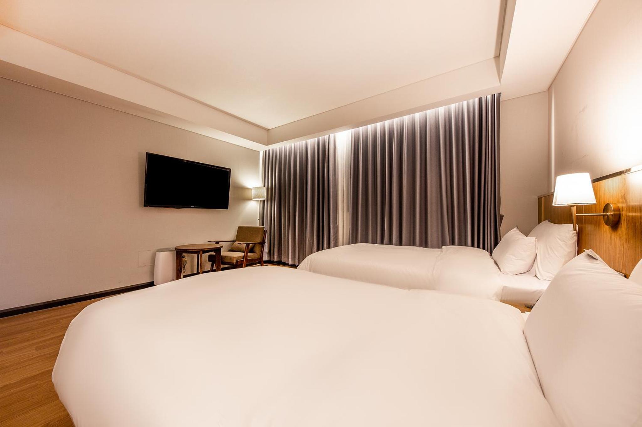 Standard Twin Room - Photo 2