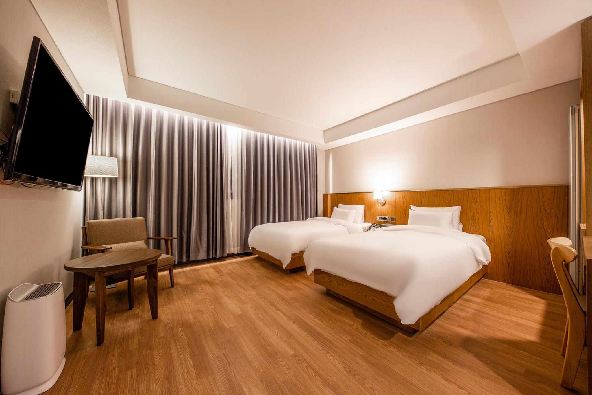 Standard Twin Room - Photo 4