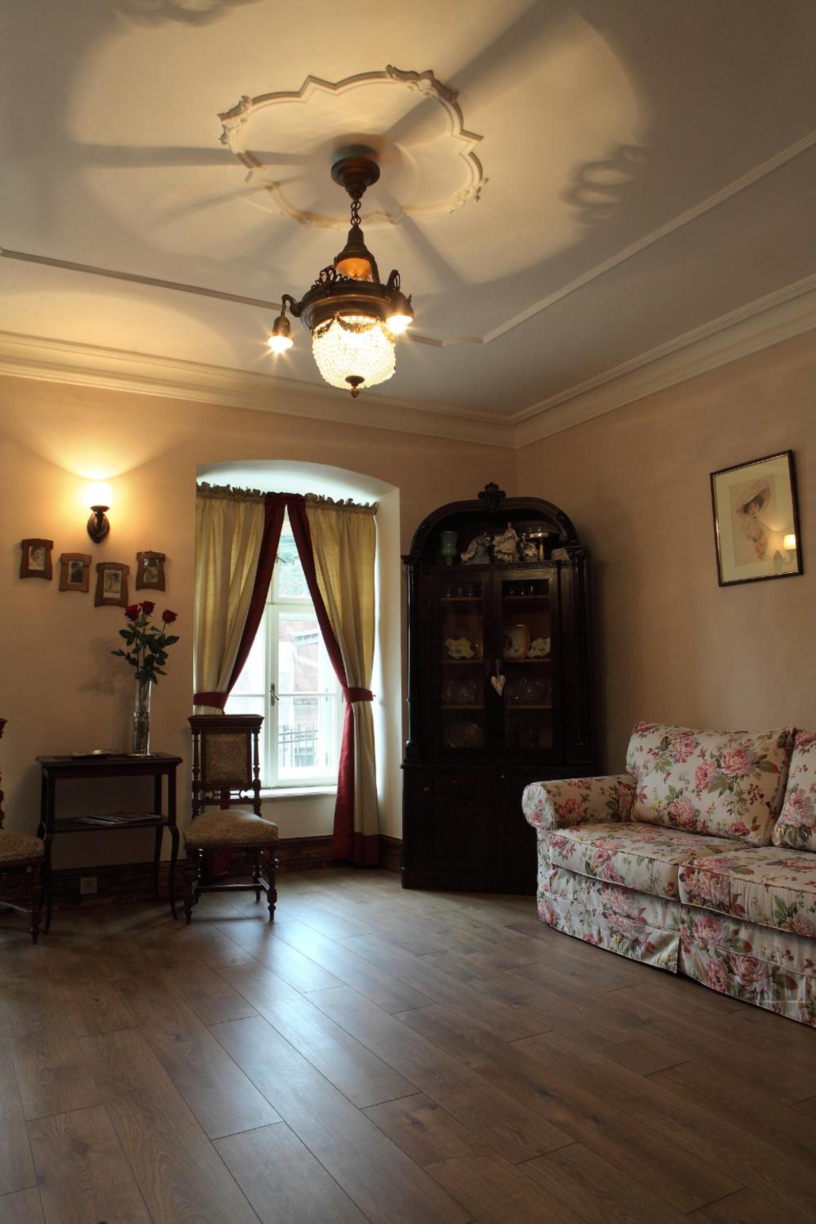 Apartment - Ground Floor - Photo 1
