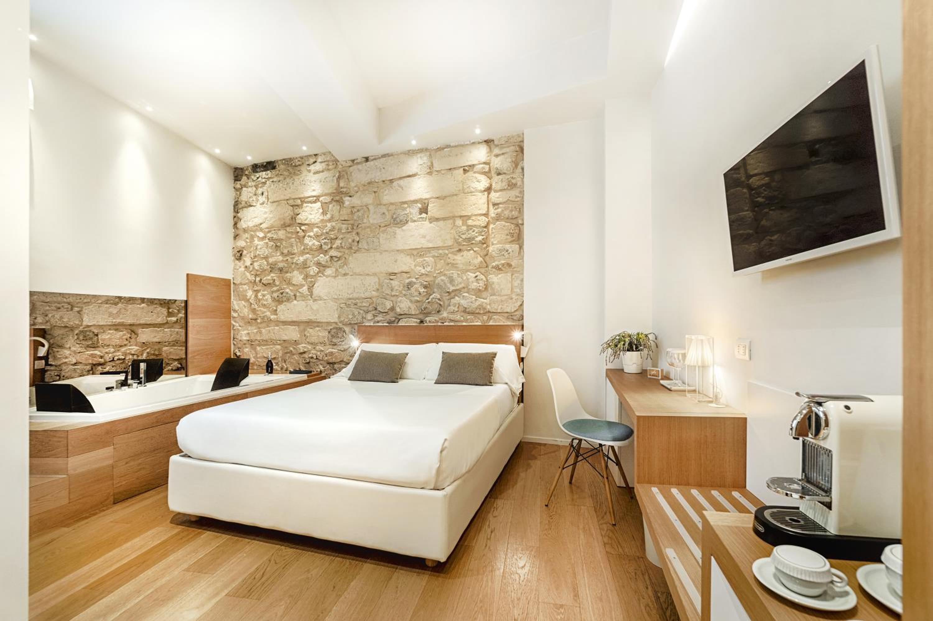 Suite with Whirlpool