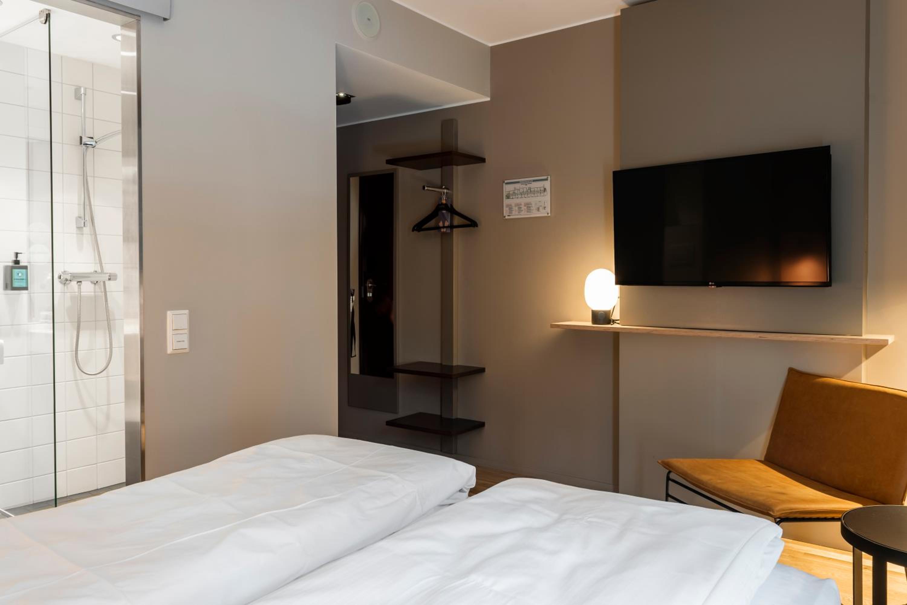 Standard Twin Room - Photo 3
