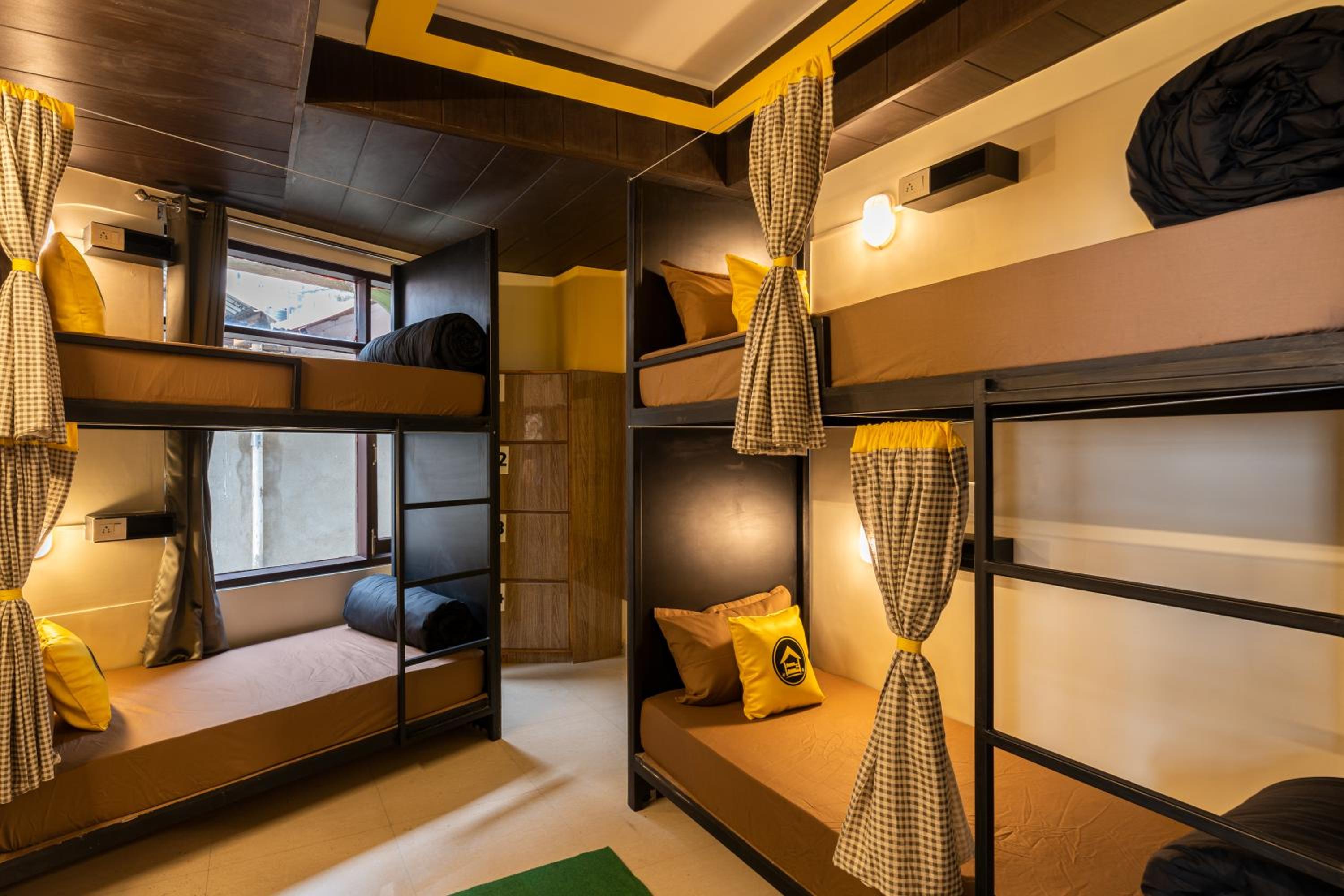 Bed in 6-Bed Mixed Dormitory Room photo 1