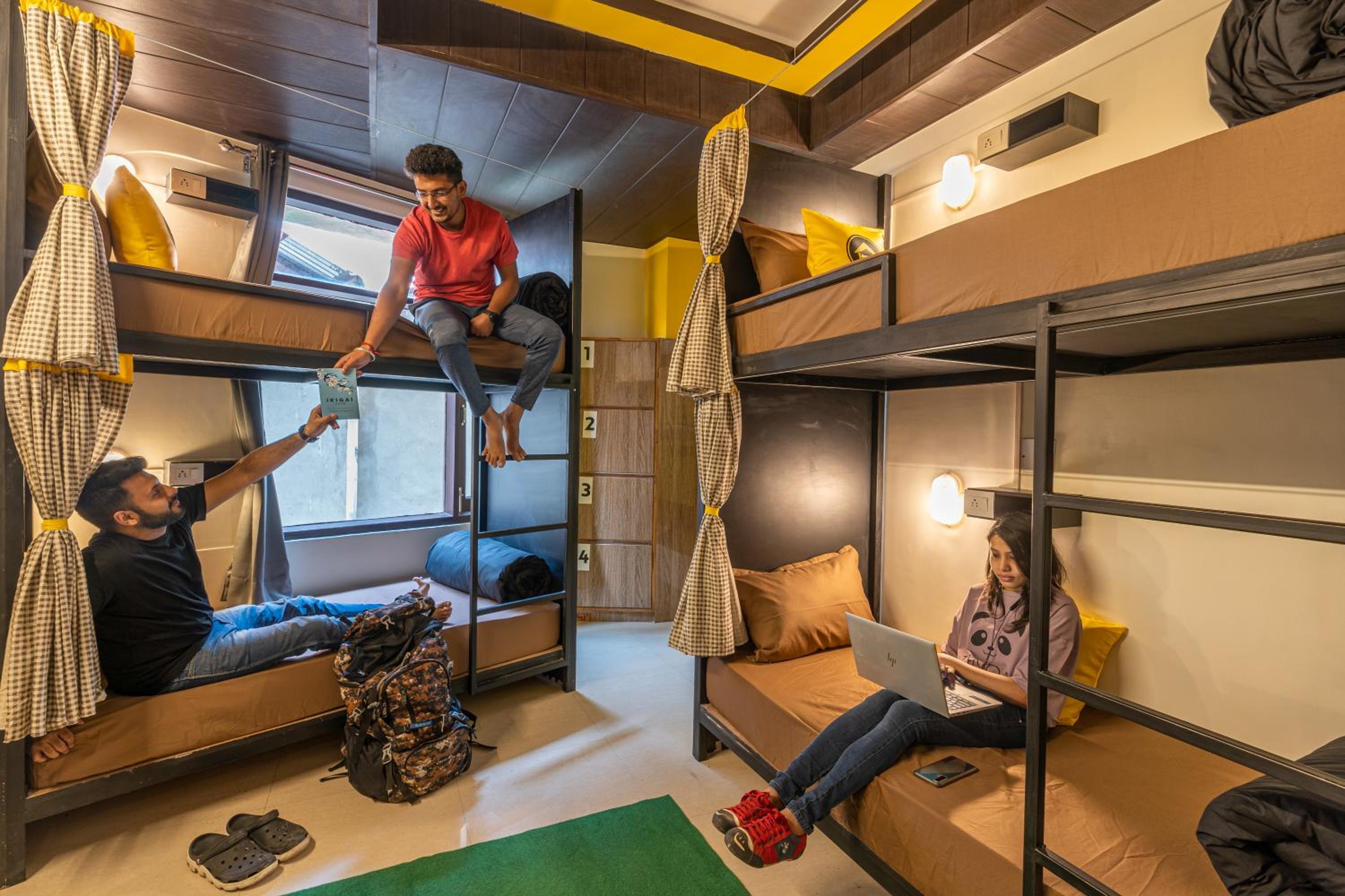Bed in 6-Bed Mixed Dormitory Room photo 3