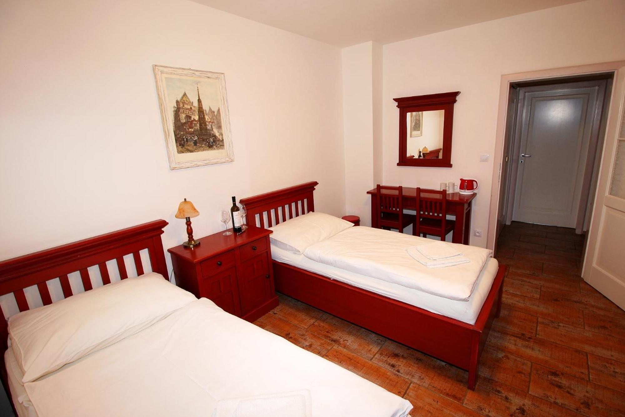 Twin Room with Private Bathroom photo 2