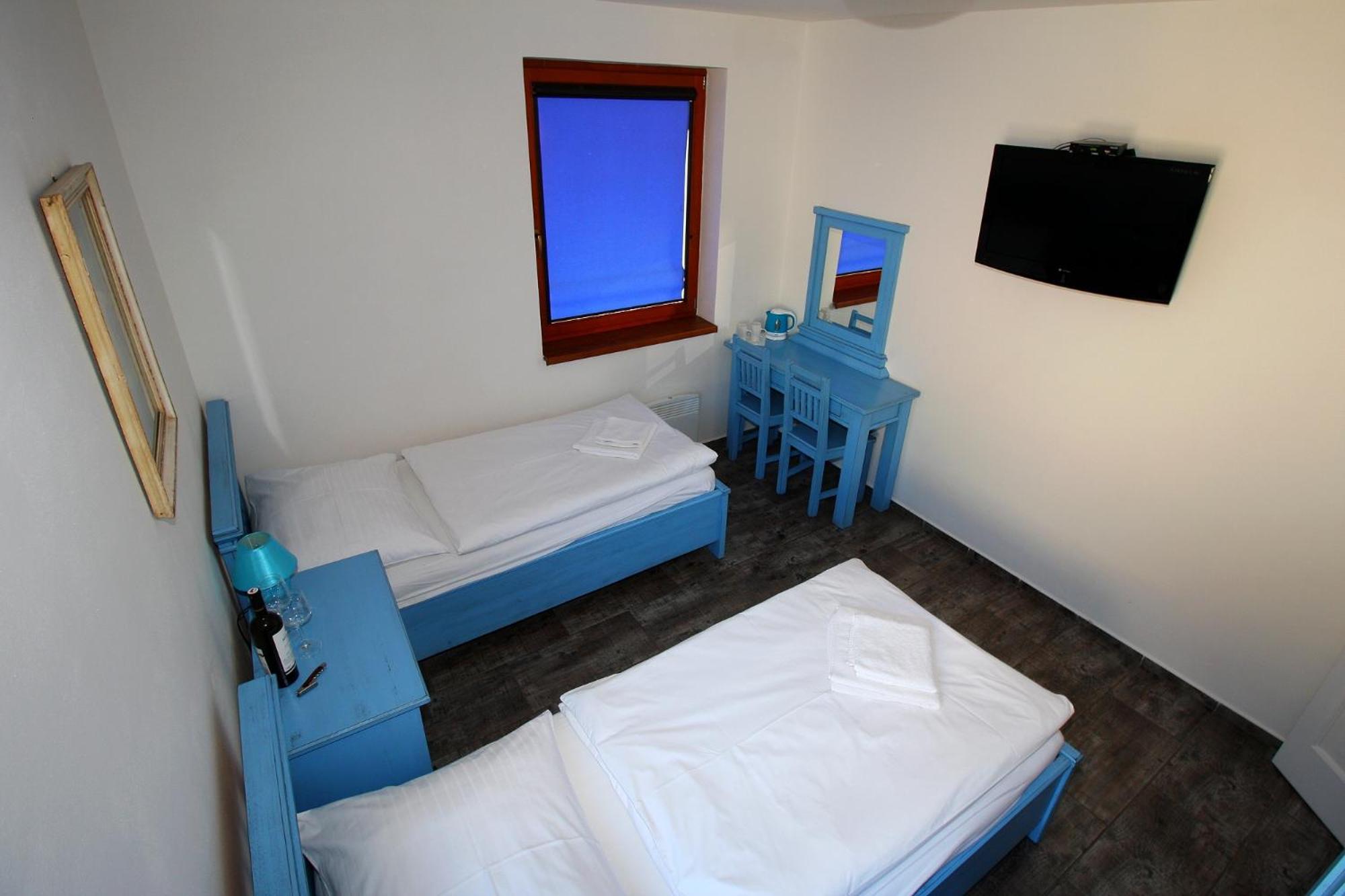 Twin Room with Private Bathroom photo 1