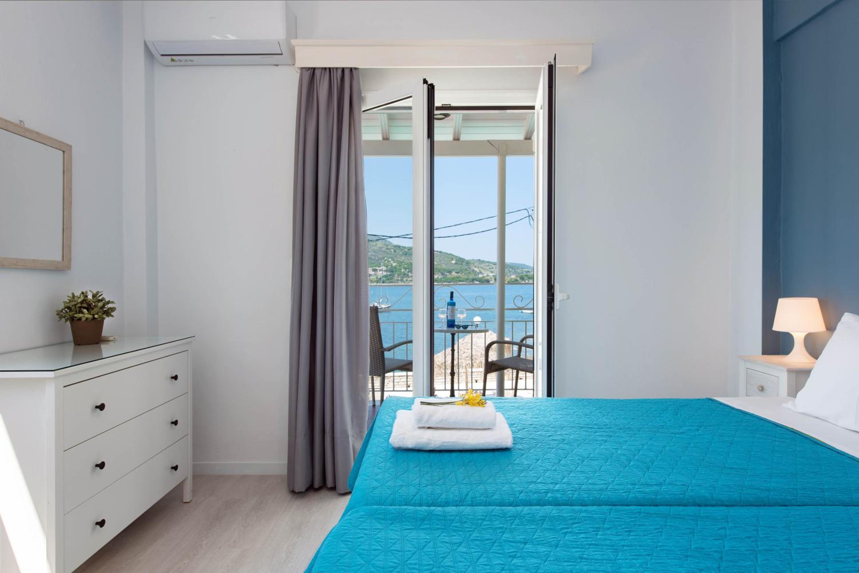 One-Bedroom Apartment with Sea View photo 1