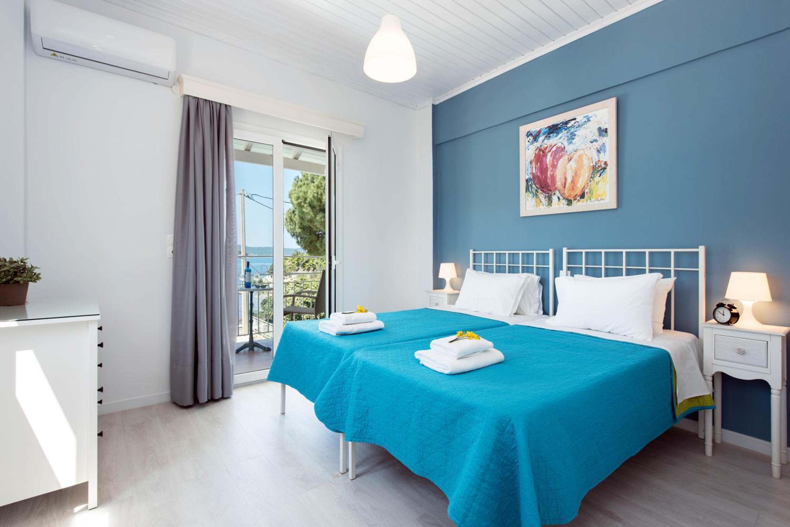 One-Bedroom Apartment with Sea View photo 2