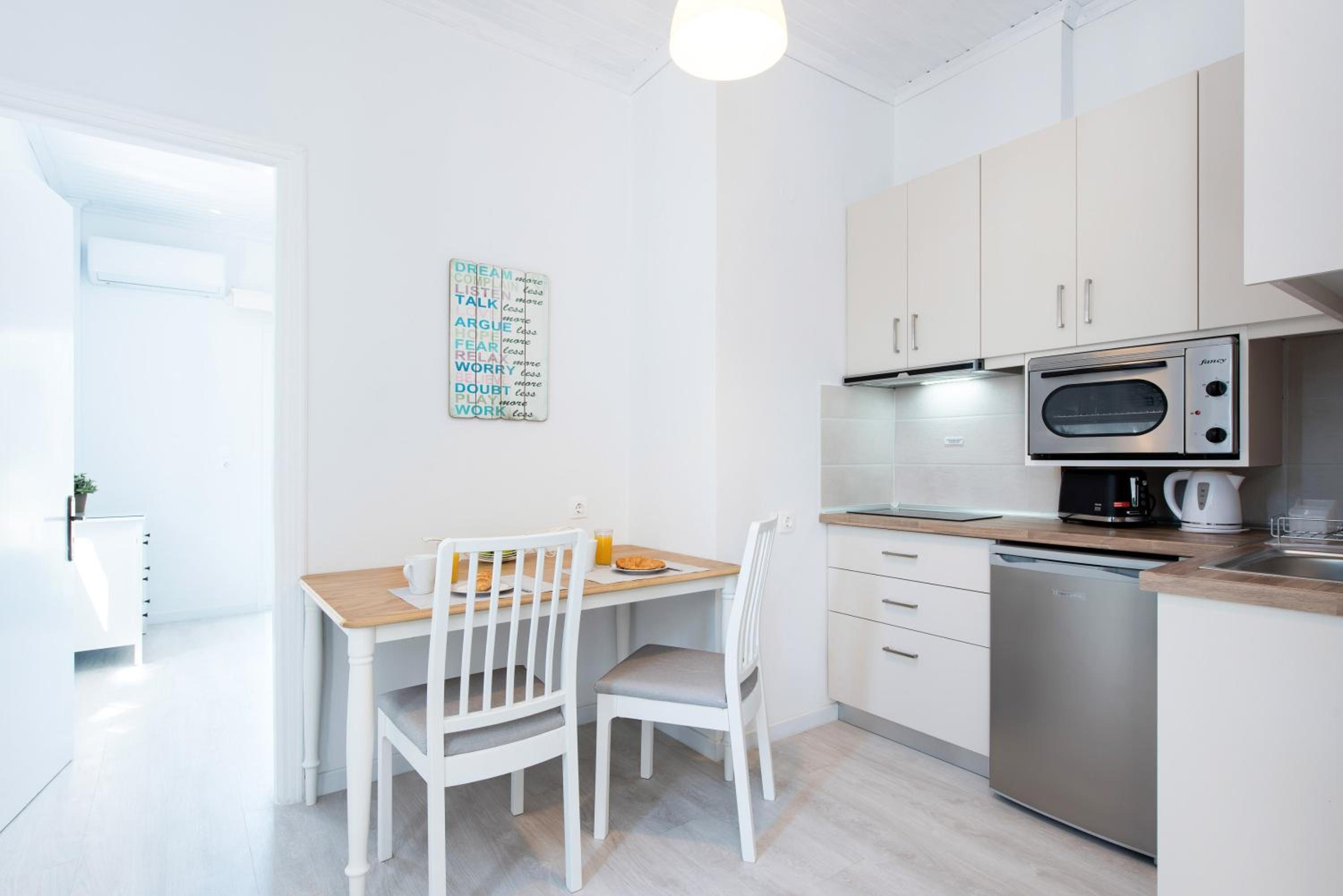 One-Bedroom Apartment with Sea View photo 3