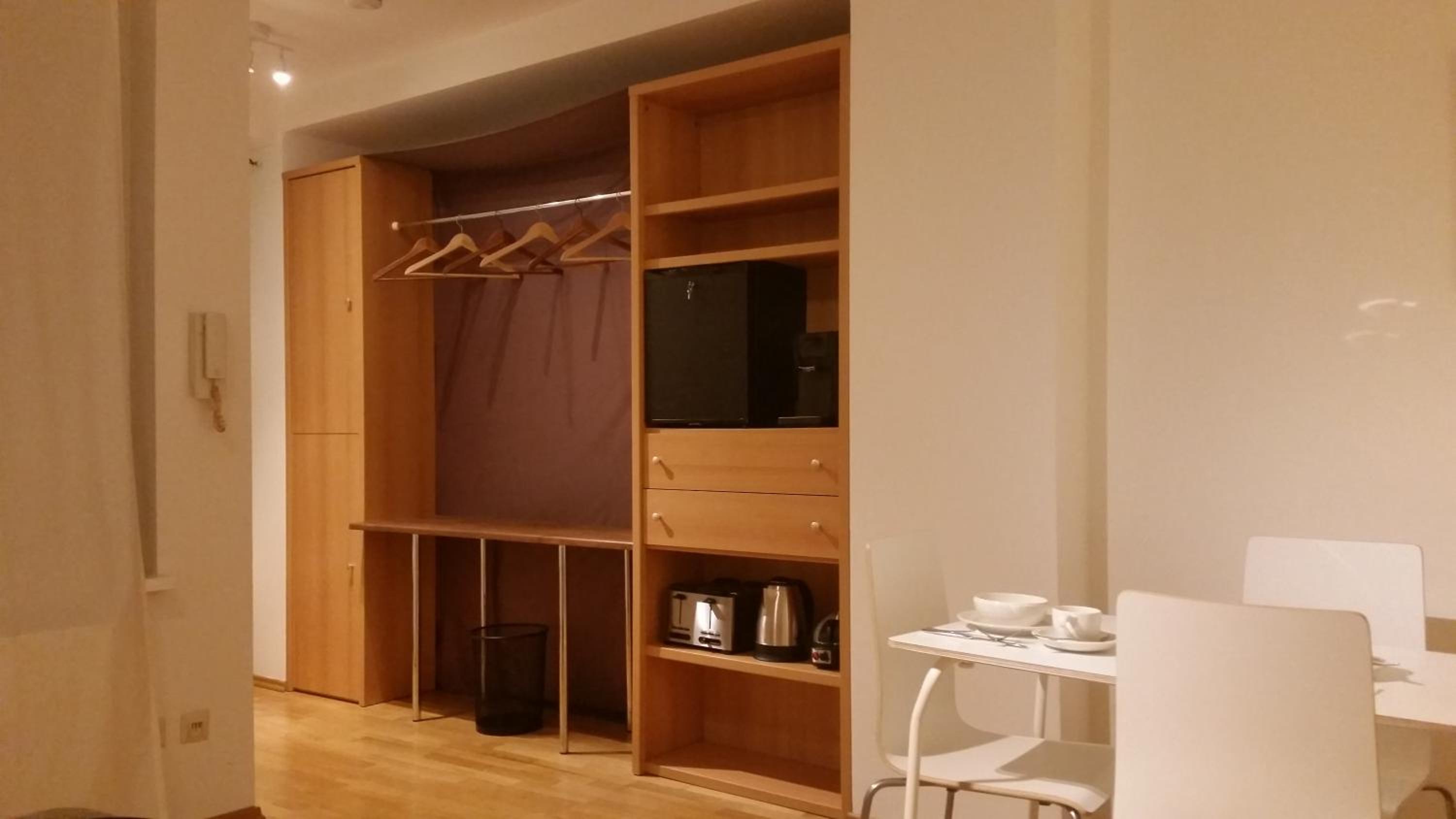One-Bedroom Apartment photo 2