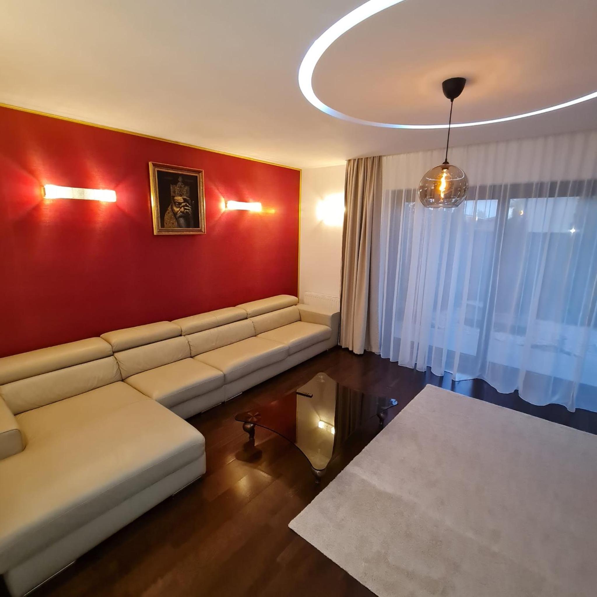 Villa - Photo 1