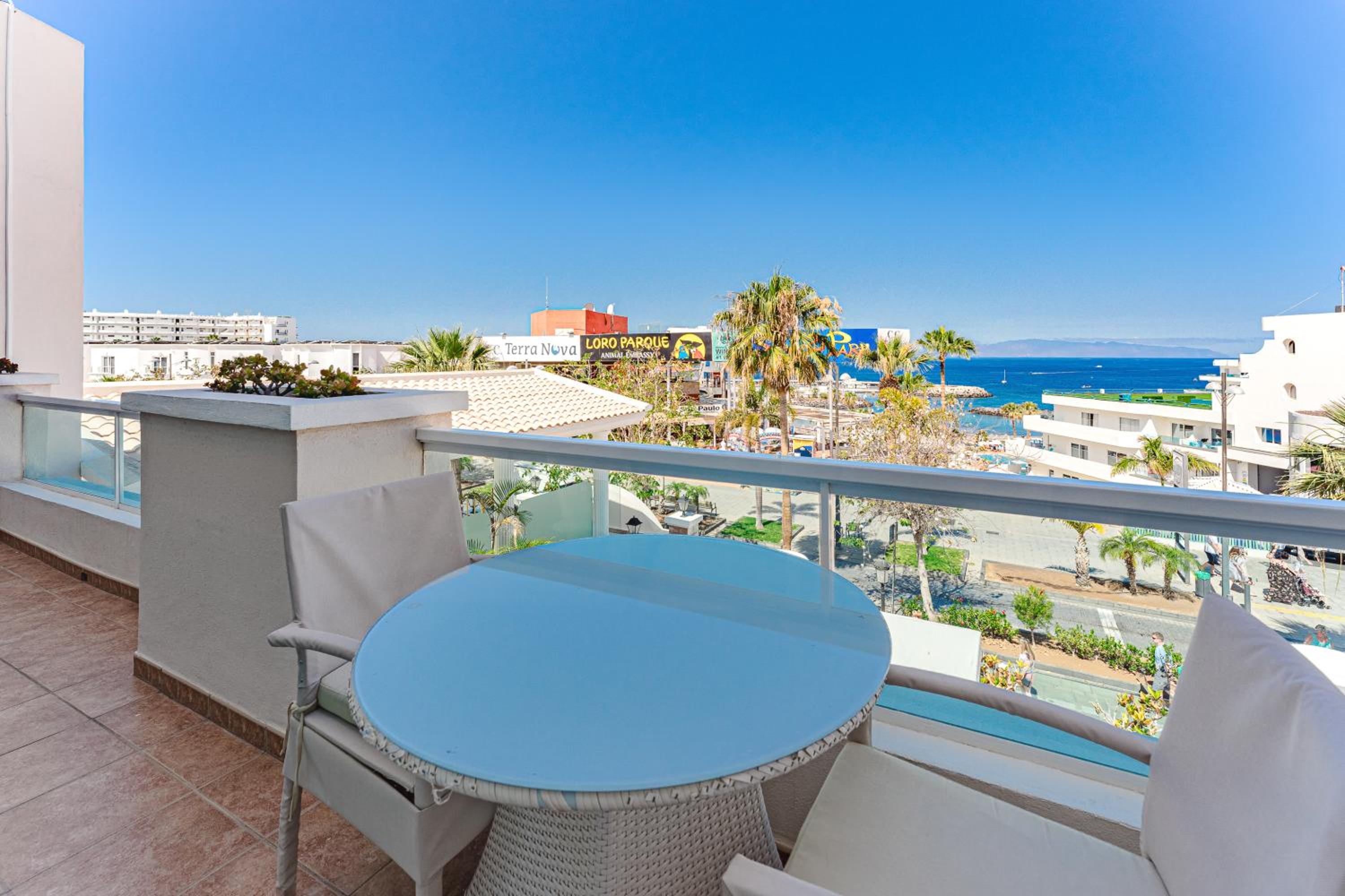 Suite Real con Vista al Mar y Jacuzzi (4 Adultos) Suite Real con Vista al Mar y Jacuzzi (4 Adultos)