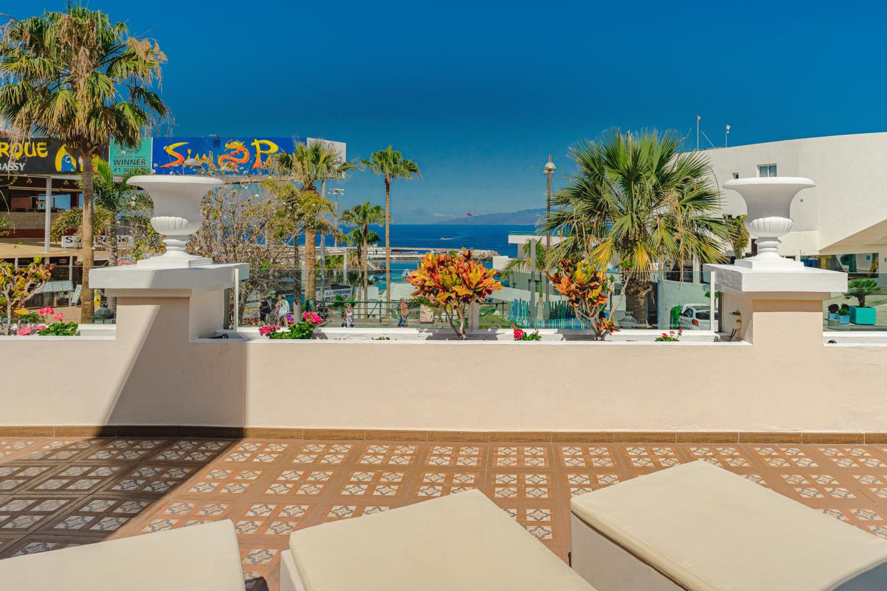 Royal Suite Sea View with Jacuzzi (4 Adults) photo 2