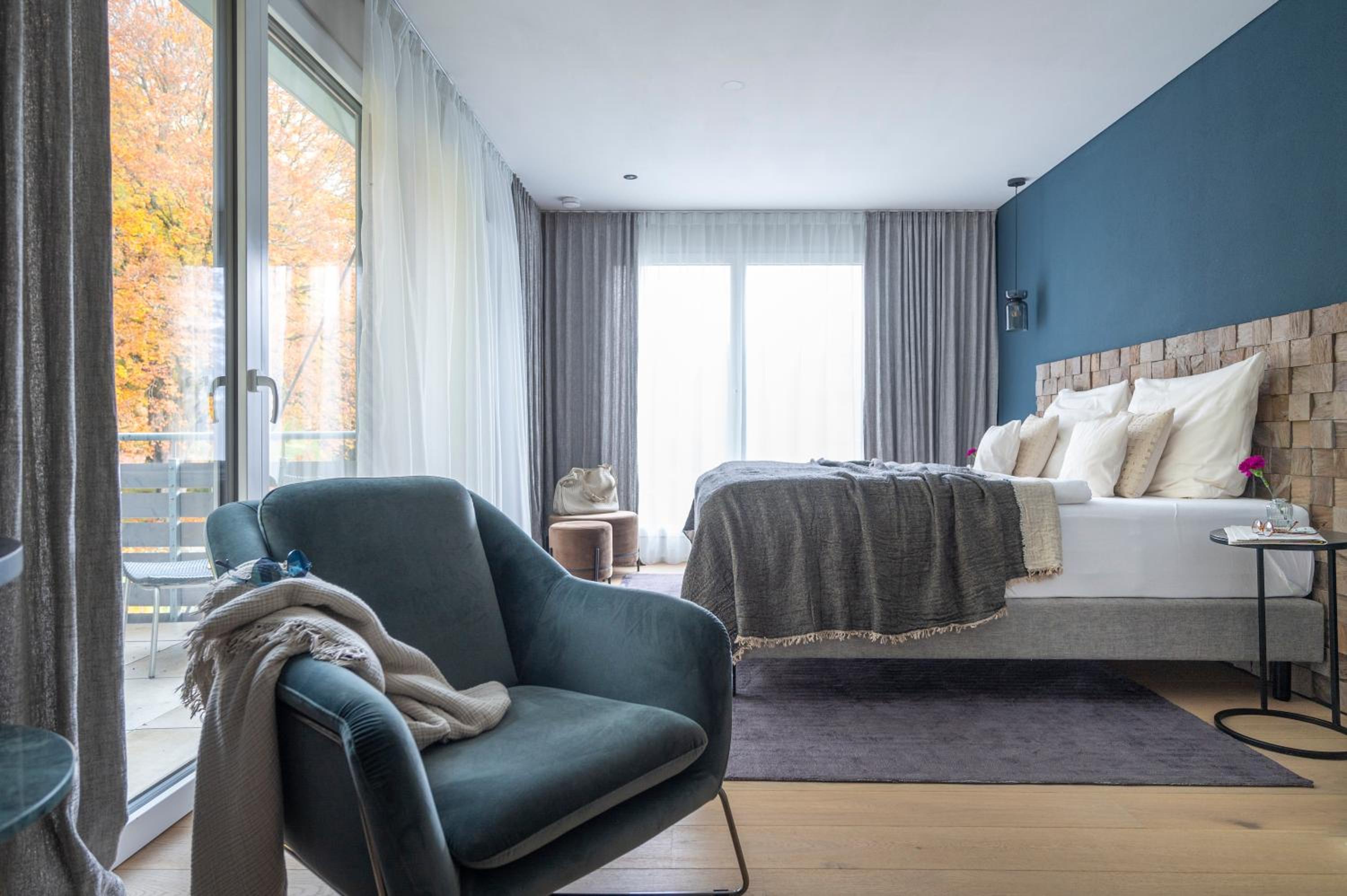 Deluxe Double Room with Balcony - Photo 12
