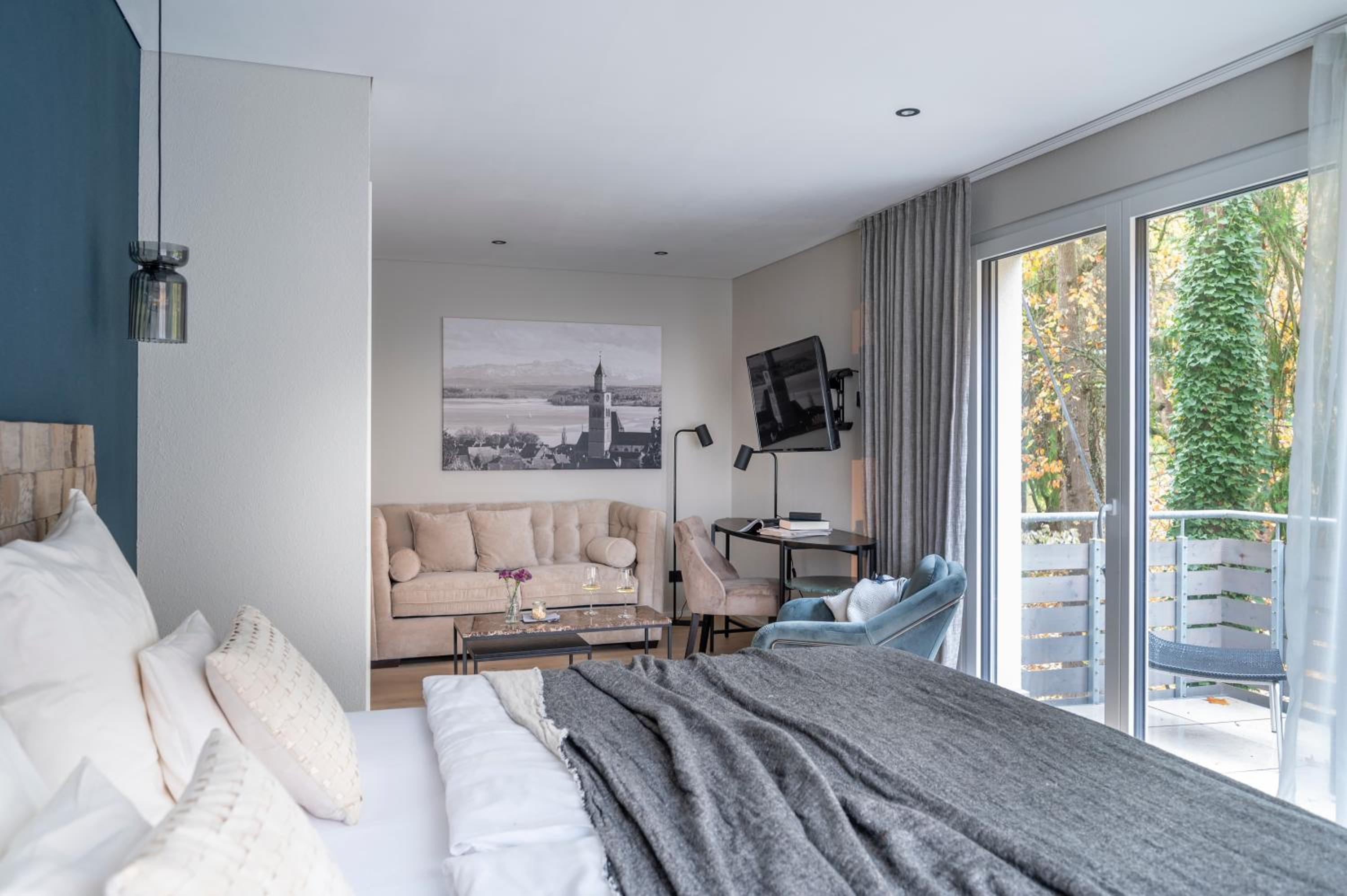 Deluxe Double Room with Balcony - Photo 15