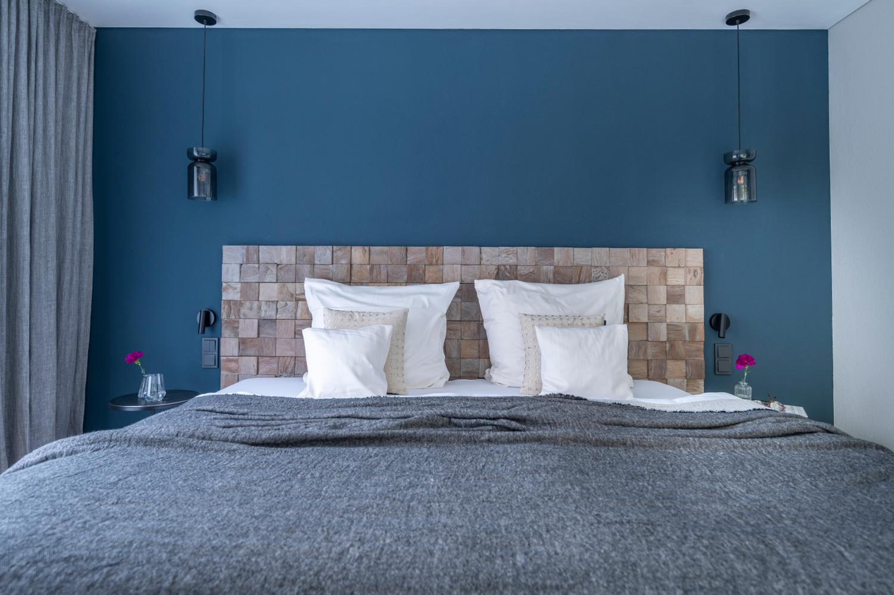 Deluxe Double Room with Balcony - Photo 16